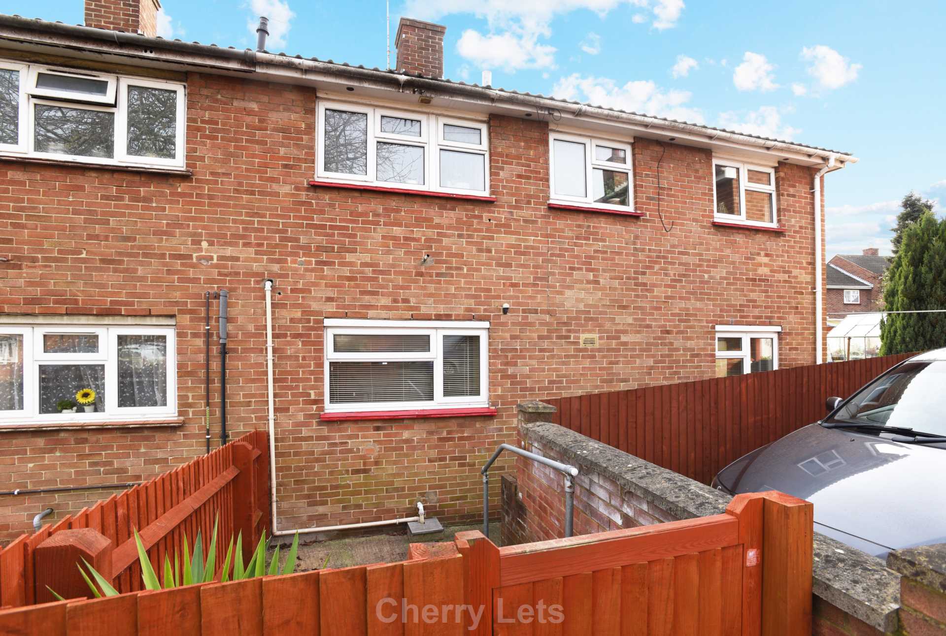 3 bed semi-detached house to rent in Mascord Close, Banbury, OX16 10