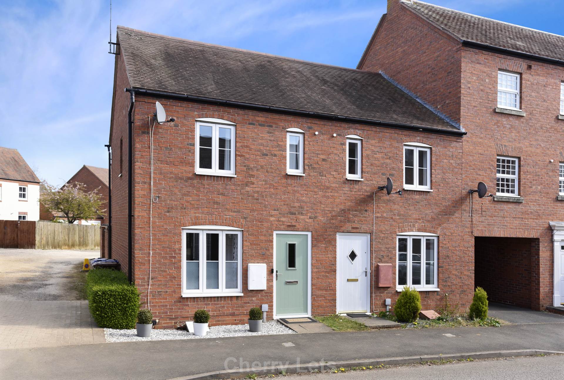 2 bed terraced house to rent in Winter Gardens Way, Banbury, OX16  - Property Image 1