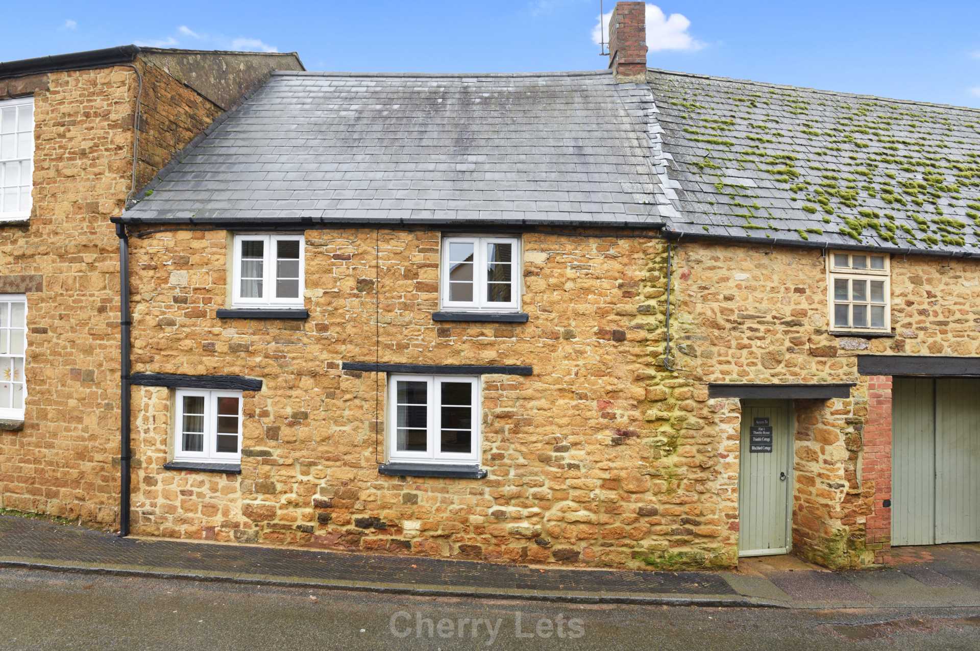 Exceptional  two bedroom cottage with period features..  Modern Kitchen/Breakfast room with all APPLIANCES leading to large LIVING room with inglenook fireplace (please note ornamental only).l  Two bedrooms. Large Bathroom.  Gas C/H & D/Glazing. EPC D.  Courtyard Setting.