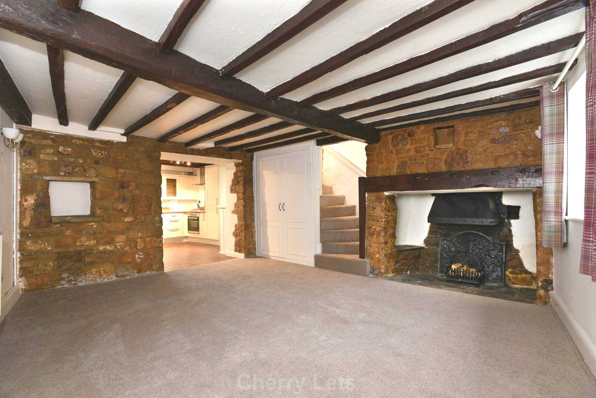 2 bed cottage to rent in Market Place, Deddington, OX15  - Property Image 2