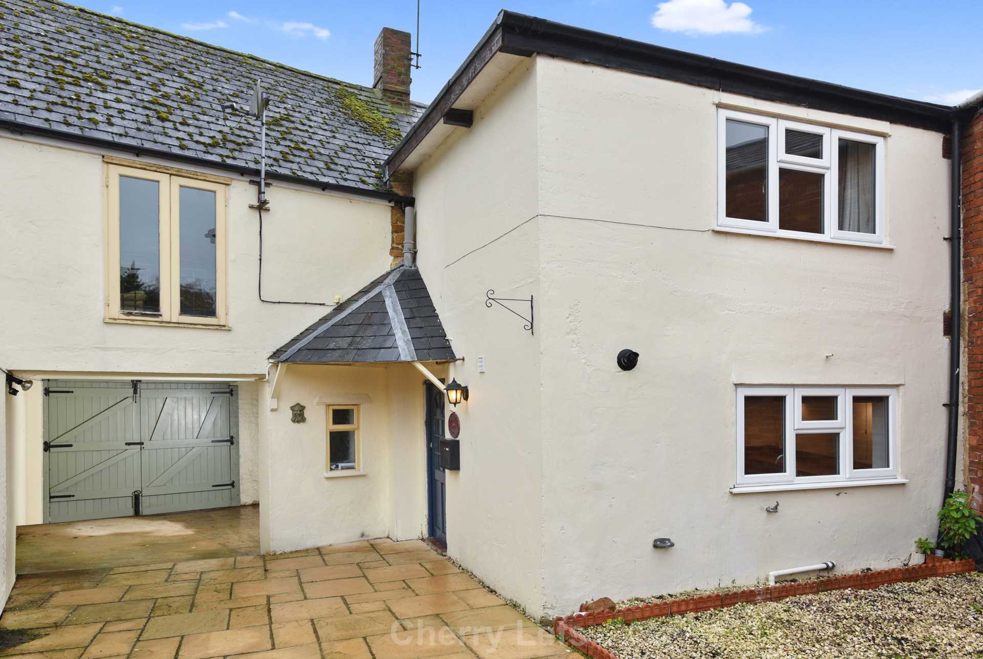 2 bed cottage to rent in Market Place, Deddington, OX15 9