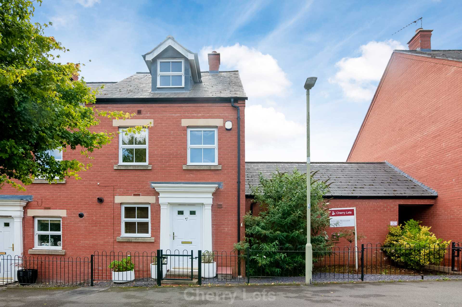 3 bed town house to rent in Lapsley Drive, Hanwell Fields, Banbury, OX16  - Property Image 1