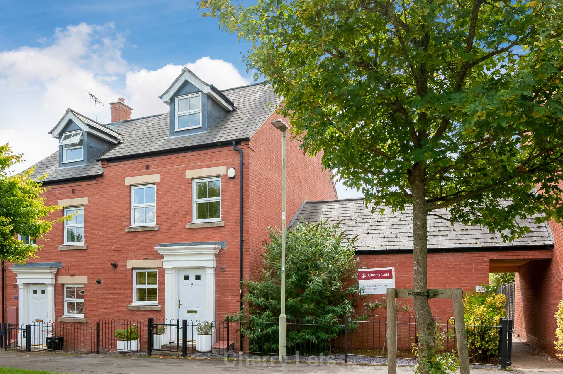 3 bed town house to rent in Lapsley Drive, Hanwell Fields, Banbury, OX16 13