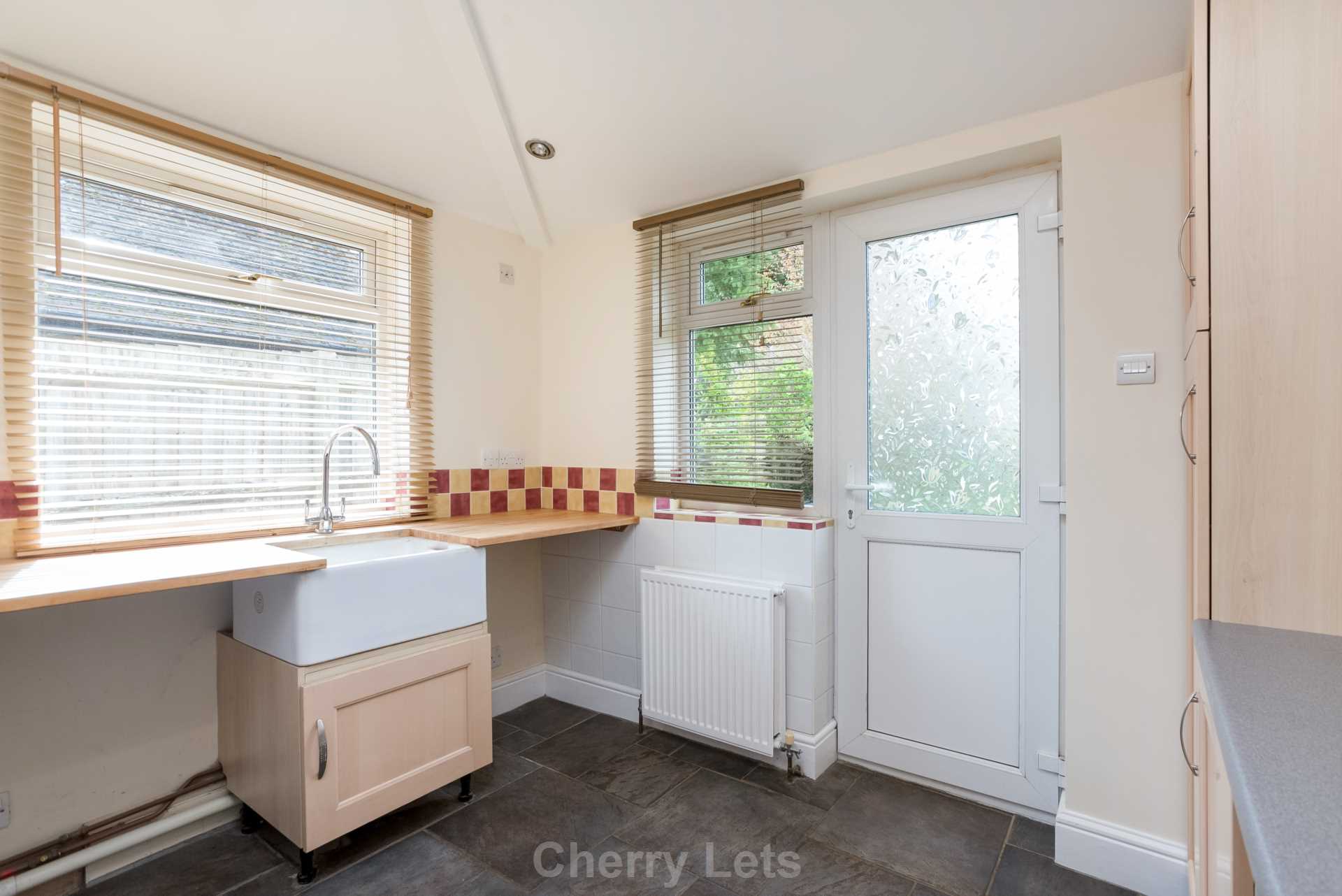 3 bed semi-detached house to rent in Oxford Road, Banbury, OX16 5