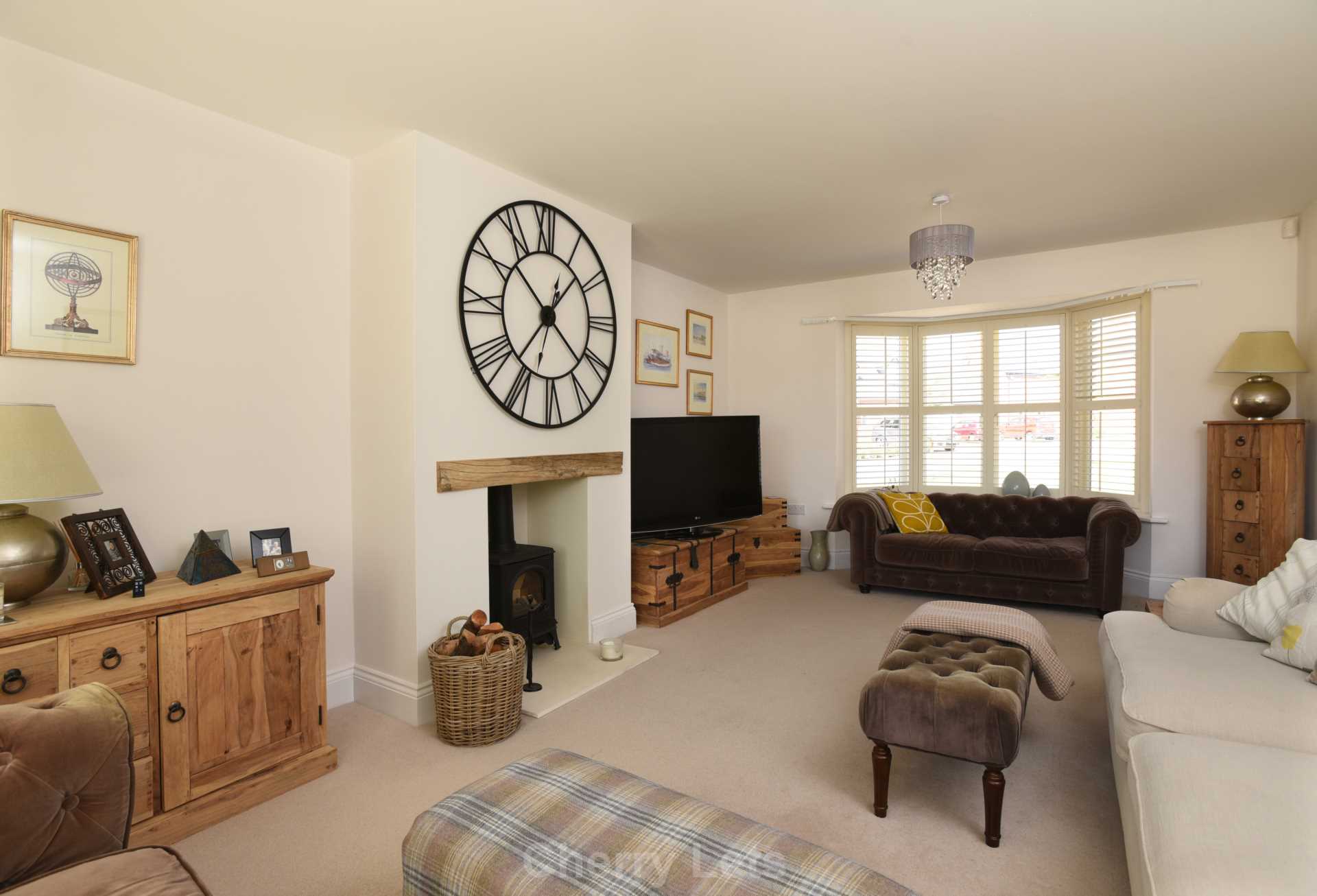 5 bed detached house to rent in Buckingham Close, Kings Sutton, OX17 2