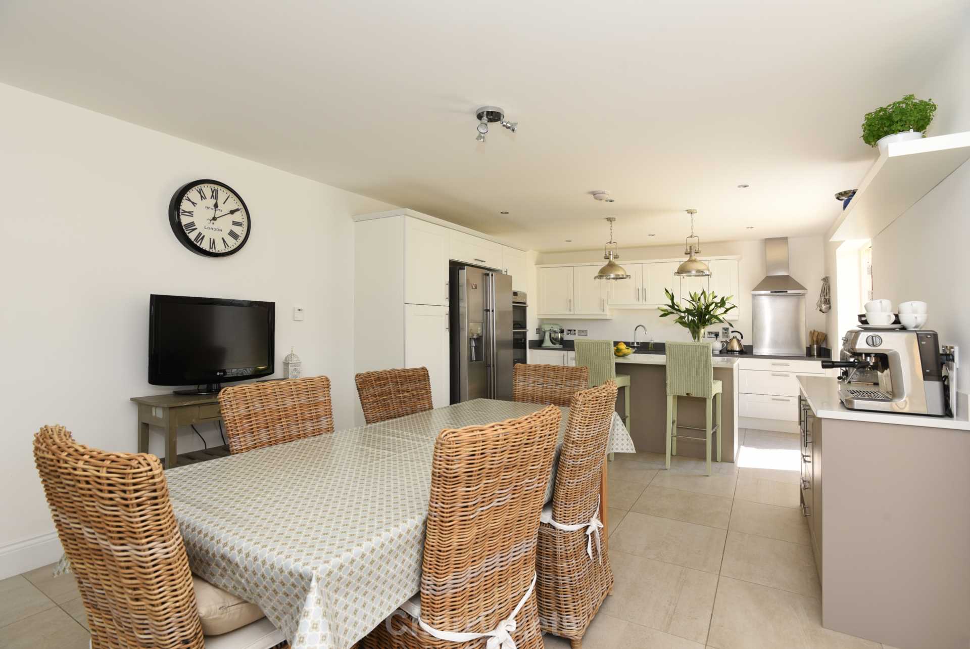 5 bed detached house to rent in Buckingham Close, Kings Sutton, OX17 4