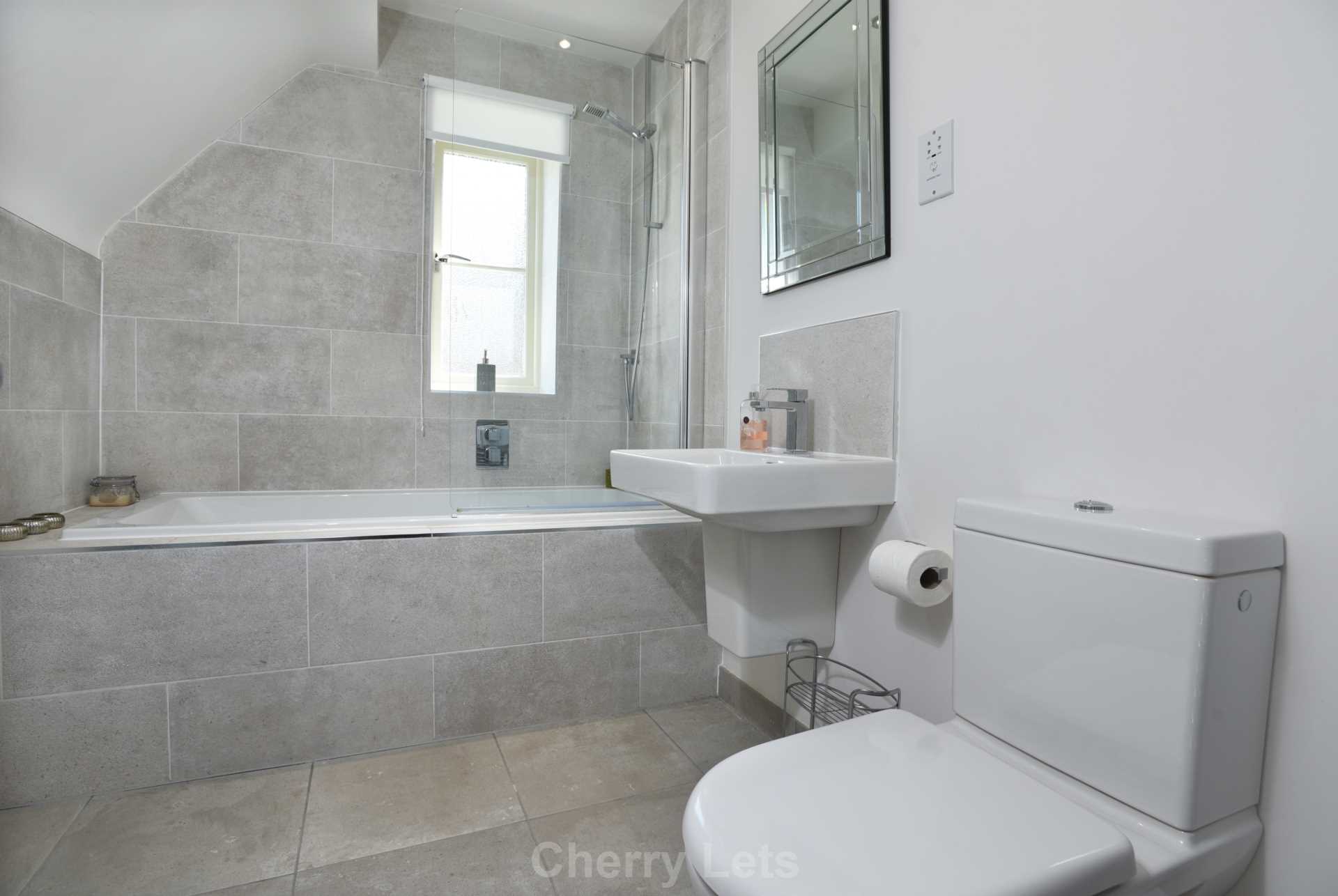 5 bed detached house to rent in Buckingham Close, Kings Sutton, OX17 10