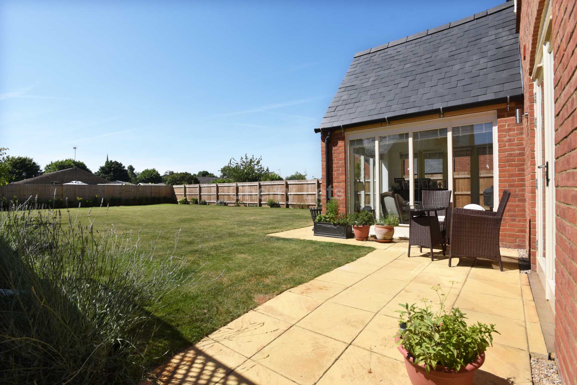 5 bed detached house to rent in Buckingham Close, Kings Sutton, OX17 12