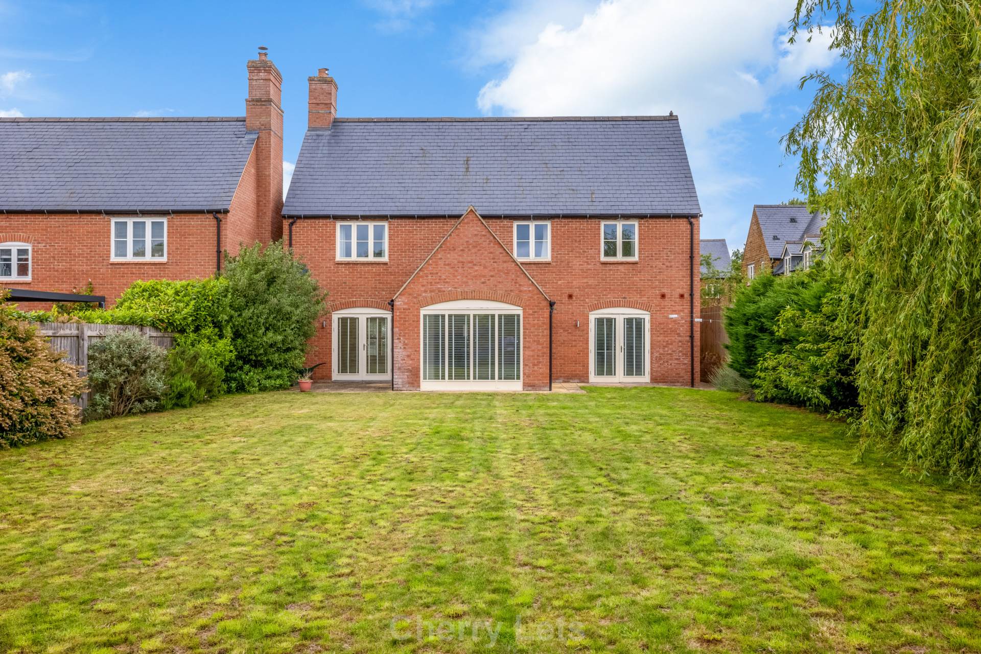 5 bed detached house to rent in Buckingham Close, Kings Sutton, OX17 18