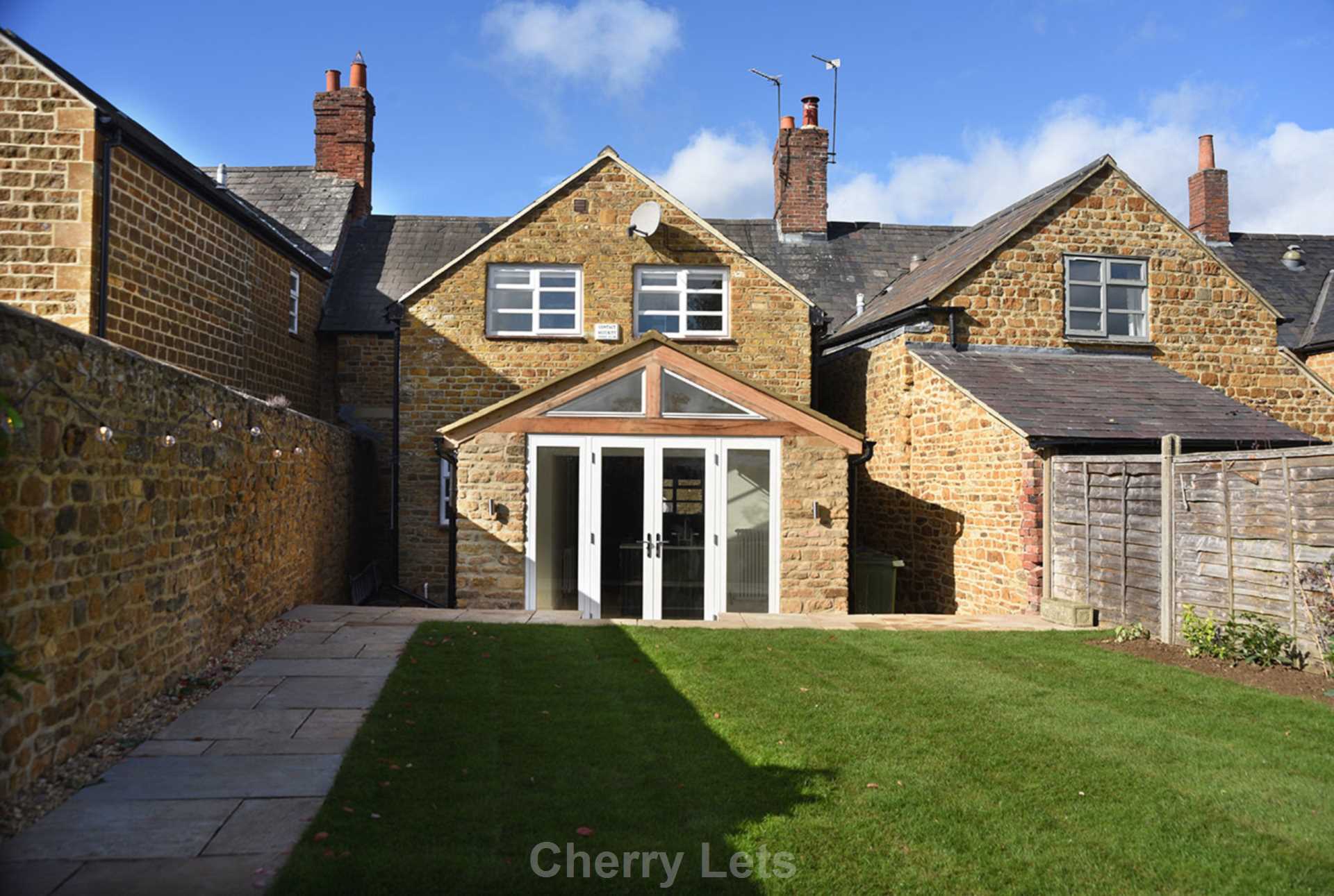 3 bed cottage to rent in St Thomas Street, Deddington, OX15 - Property Image 1