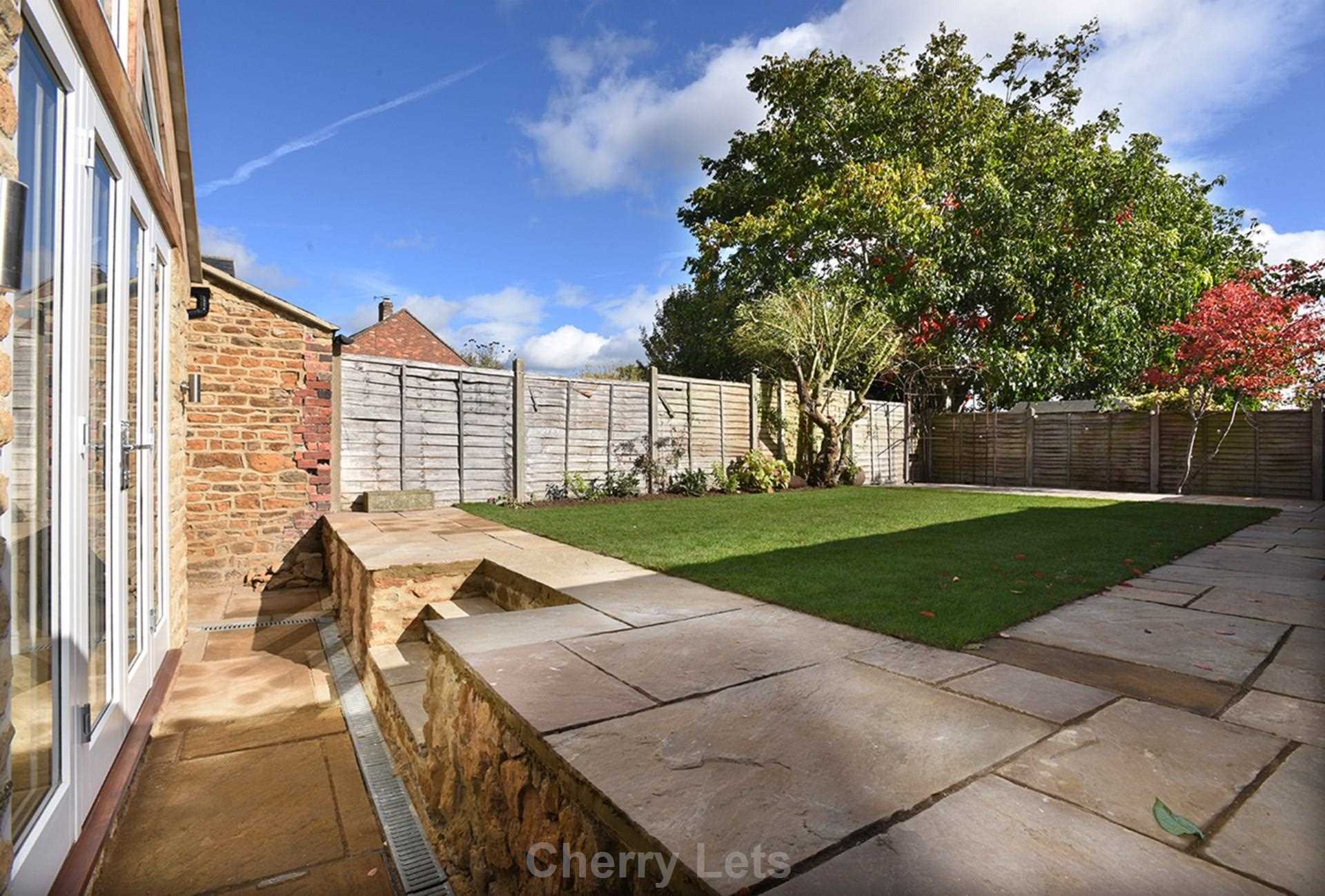 3 bed cottage to rent in St Thomas Street, Deddington, OX15 11