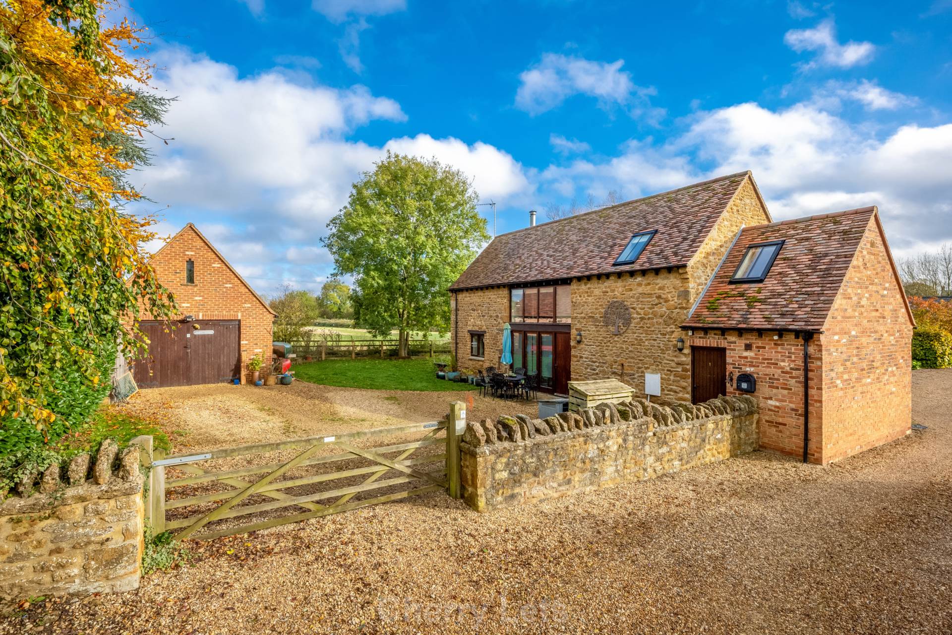 3 bed detached house to rent in Creampot Lane, Cropredy, OX17 - Property Image 1