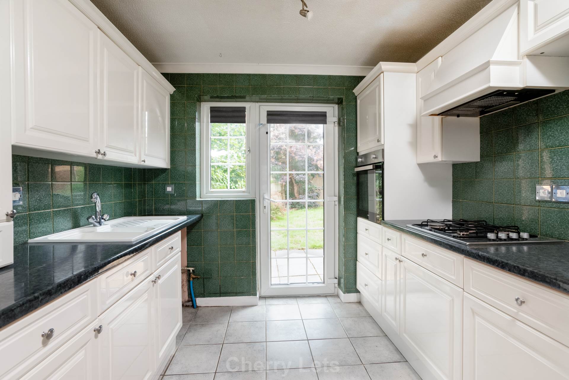 3 bed semi-detached house to rent in Hereford Way, Banbury, OX16 1