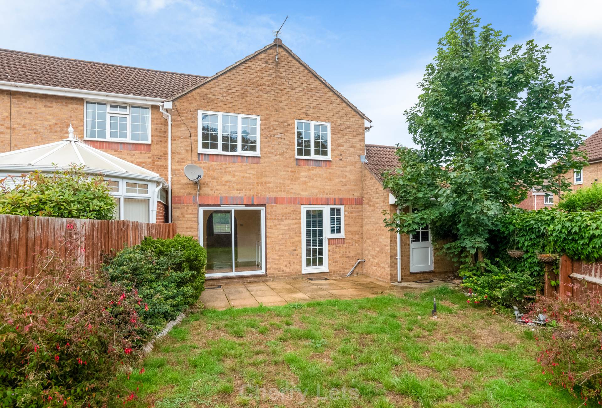 3 bed semi-detached house to rent in Hereford Way, Banbury, OX16 12