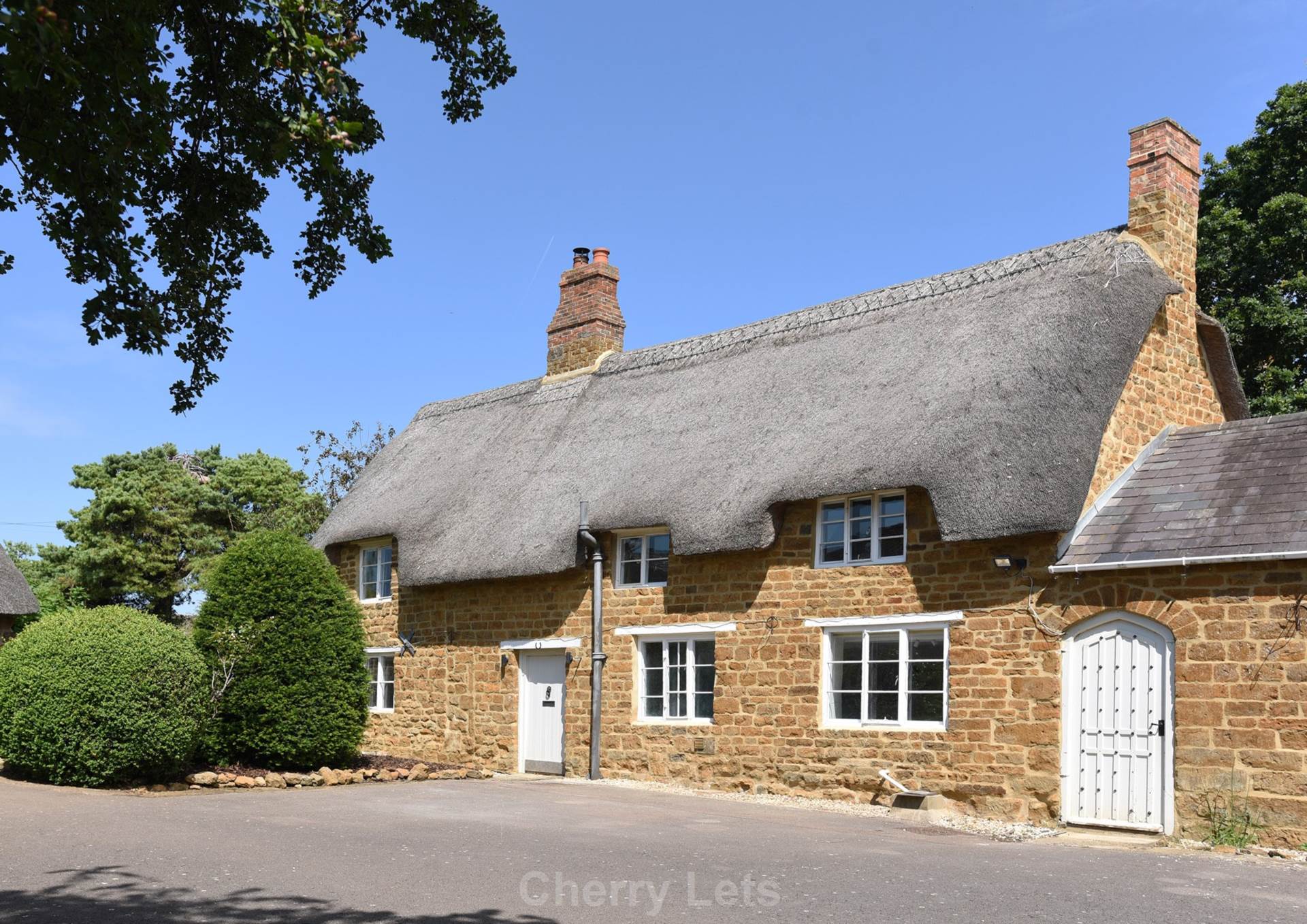 Beautiful Grade II listed 3 bedroom cottage in the village of Horley. The cottage has character features throughout. Sitting room with wood burning stove. Separate Dining room. Kitchen/Breakfast room. New Shower room.  Oil C/Heating. Pedestrian access.  EPC D.