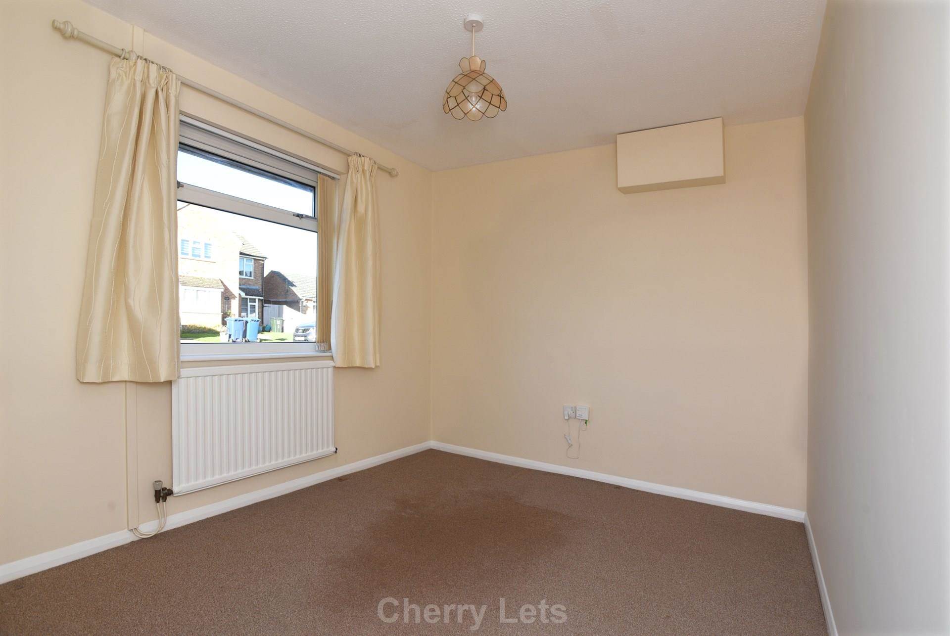 2 bed semi-detached bungalow to rent in Cedar Close, Banbury, OX16 7