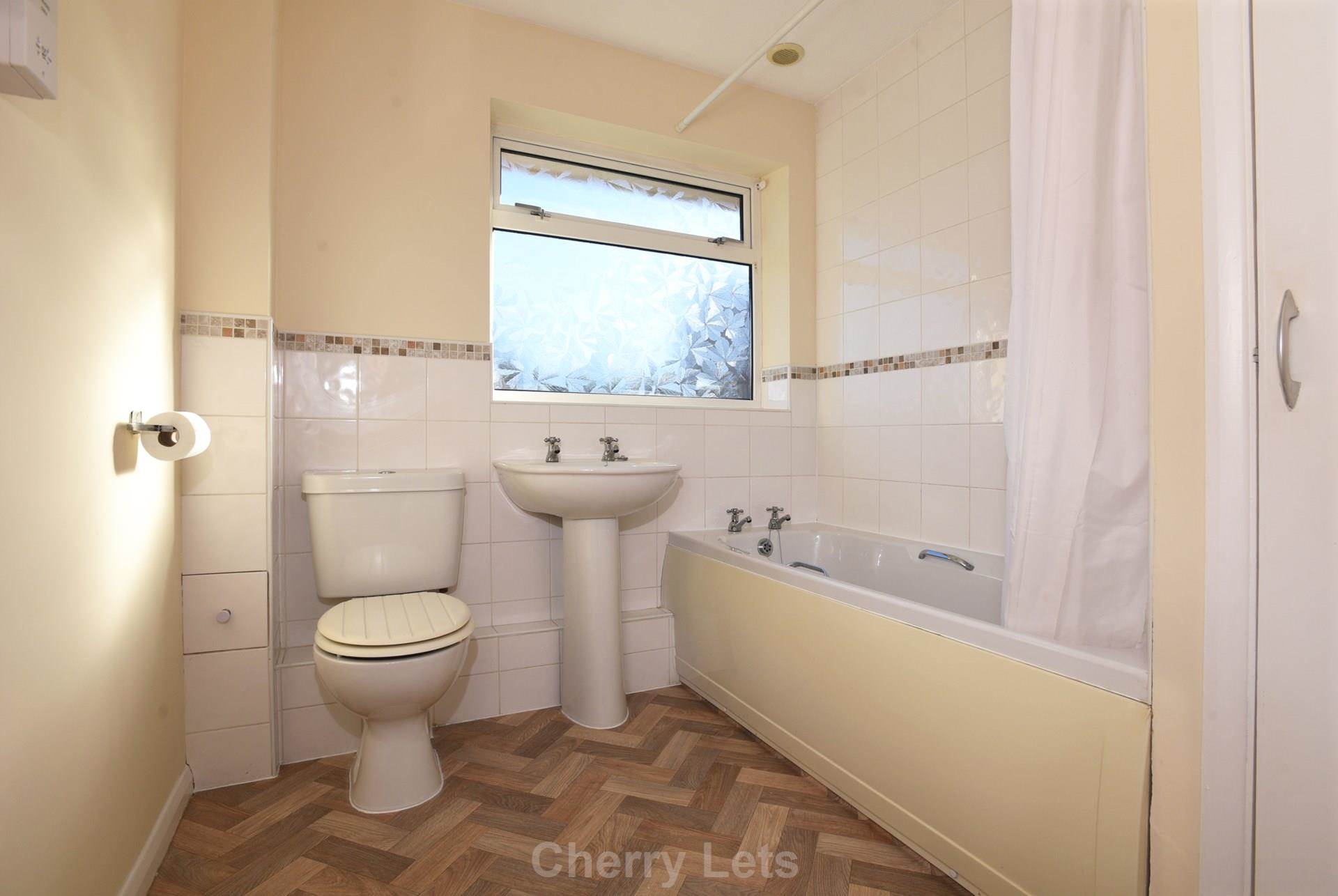 2 bed semi-detached bungalow to rent in Cedar Close, Banbury, OX16 8