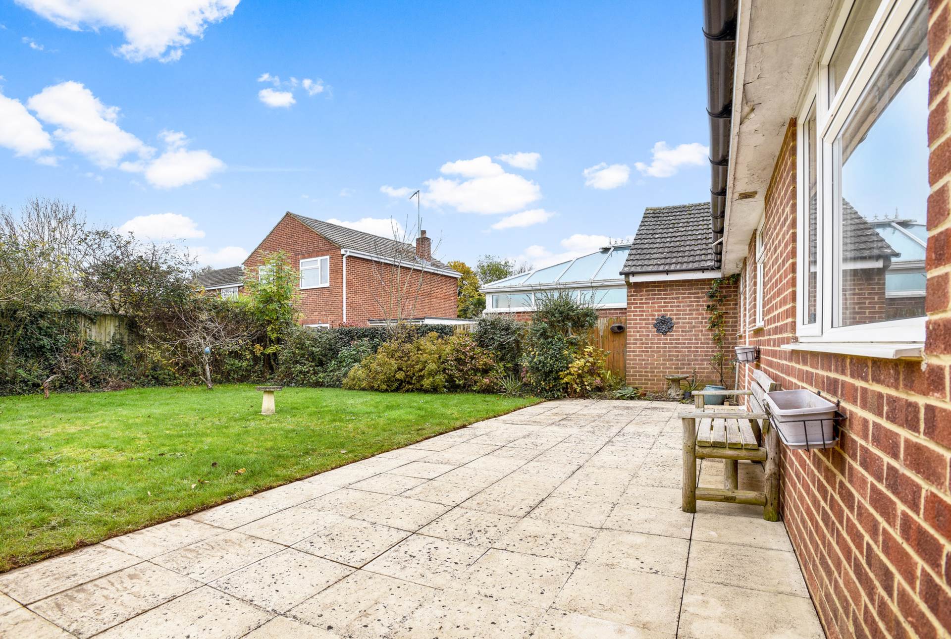 2 bed semi-detached bungalow to rent in Cedar Close, Banbury, OX16  - Property Image 11