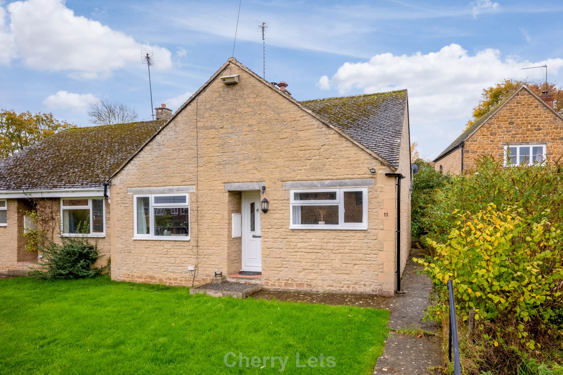2 bed semi-detached bungalow to rent in Barford St Michael, OX16  - Property Image 14