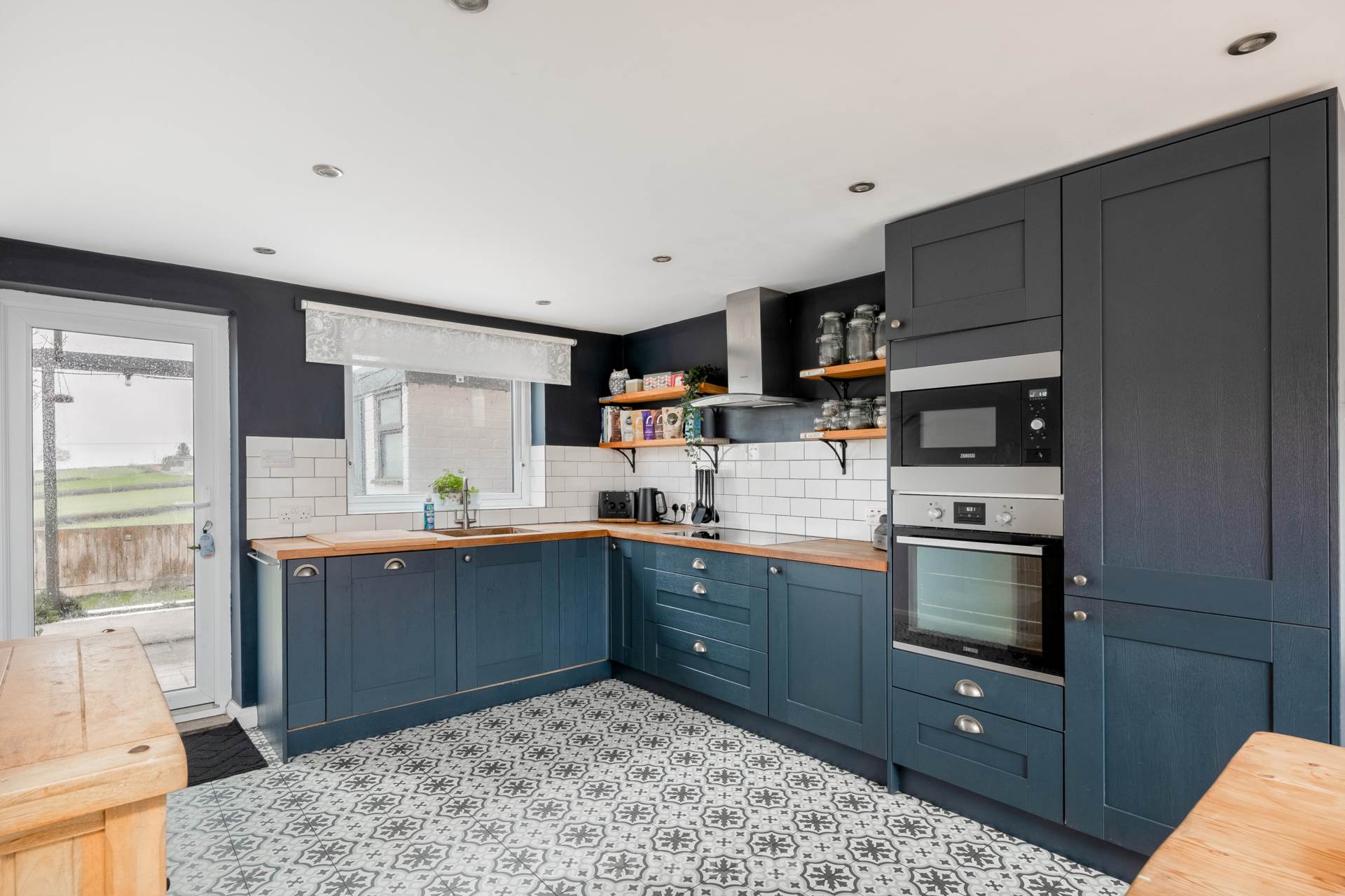 3 bed terraced house to rent in Farnborough, OX17  - Property Image 1