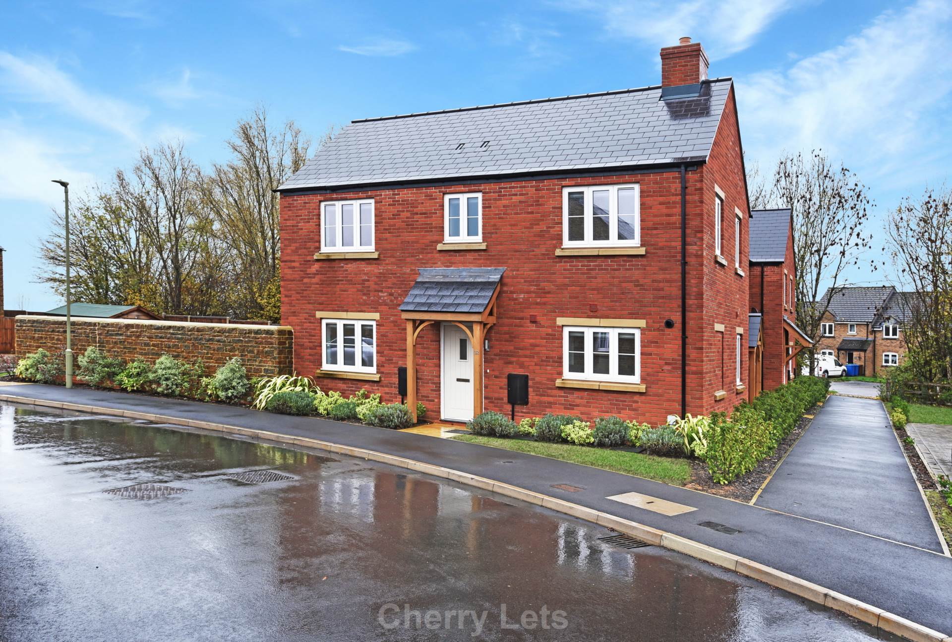 Three bedroom house on tasteful development in the sought after village of Deddington. Spacious modern kitchen/diner with utility area. Good sized sitting room. Downstairs cloakroom. Contemporary family bathroom. Enclosed garden with patio, lawn & shed. 2 parking spaces. EPC B. C/Tax C. Gas C/H.