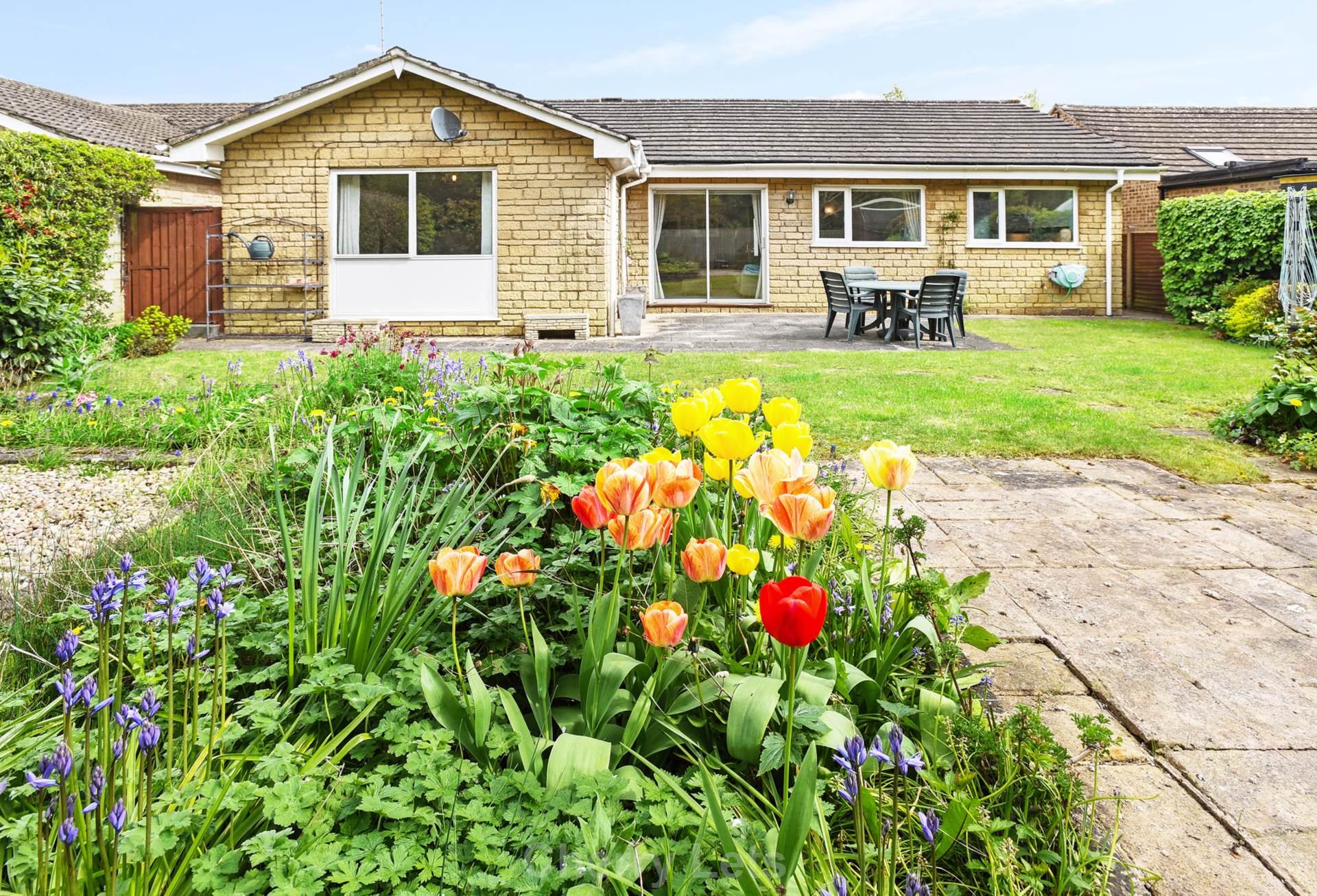 3 bed detached bungalow to rent in Balliol Road, Bicester, OX26 11