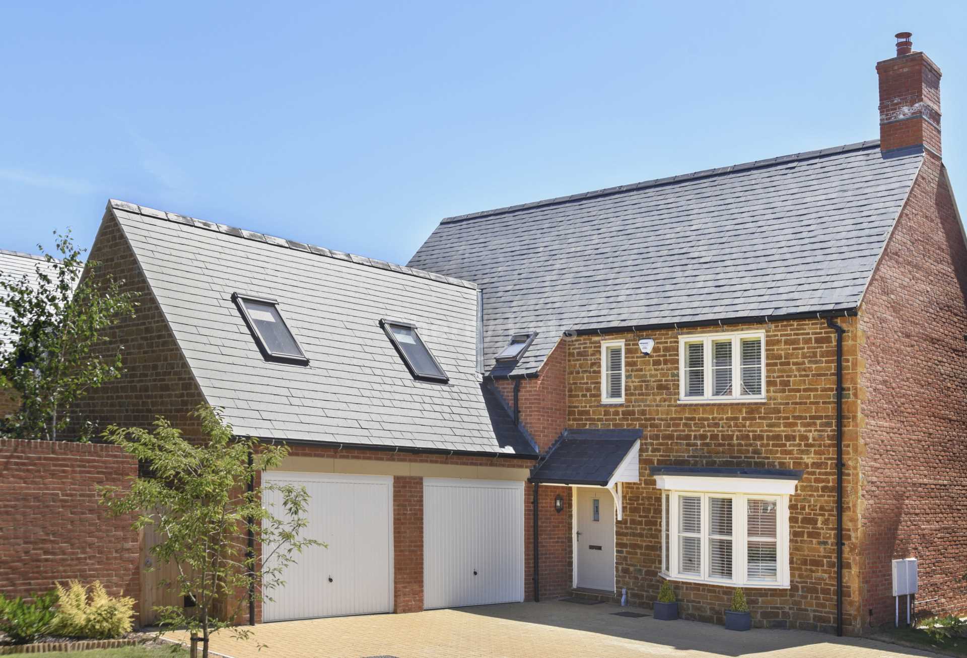 5 bed detached house to rent in Buckingham Close, Kings Sutton, OX17 1