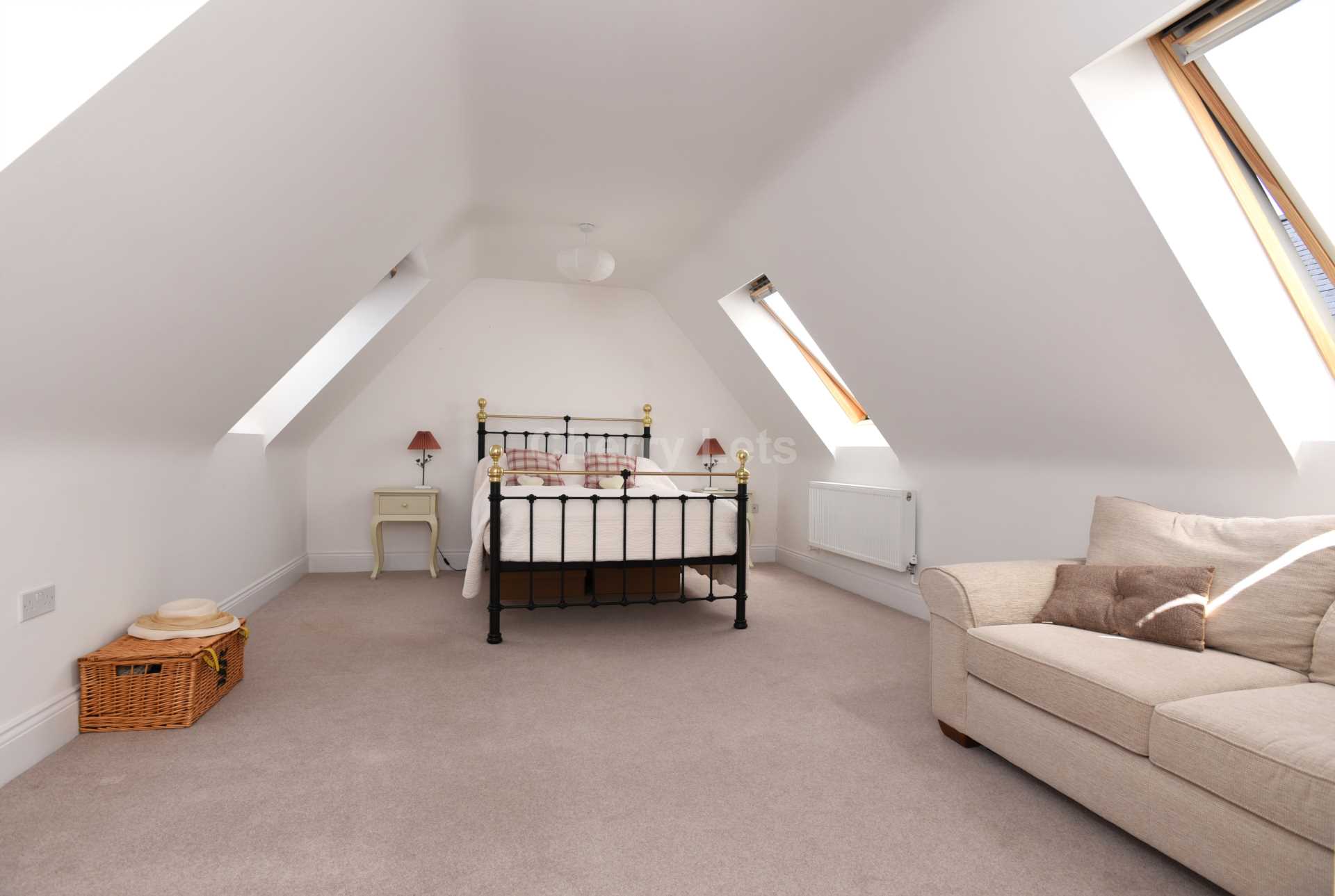 5 bed detached house to rent in Buckingham Close, Kings Sutton, OX17 8