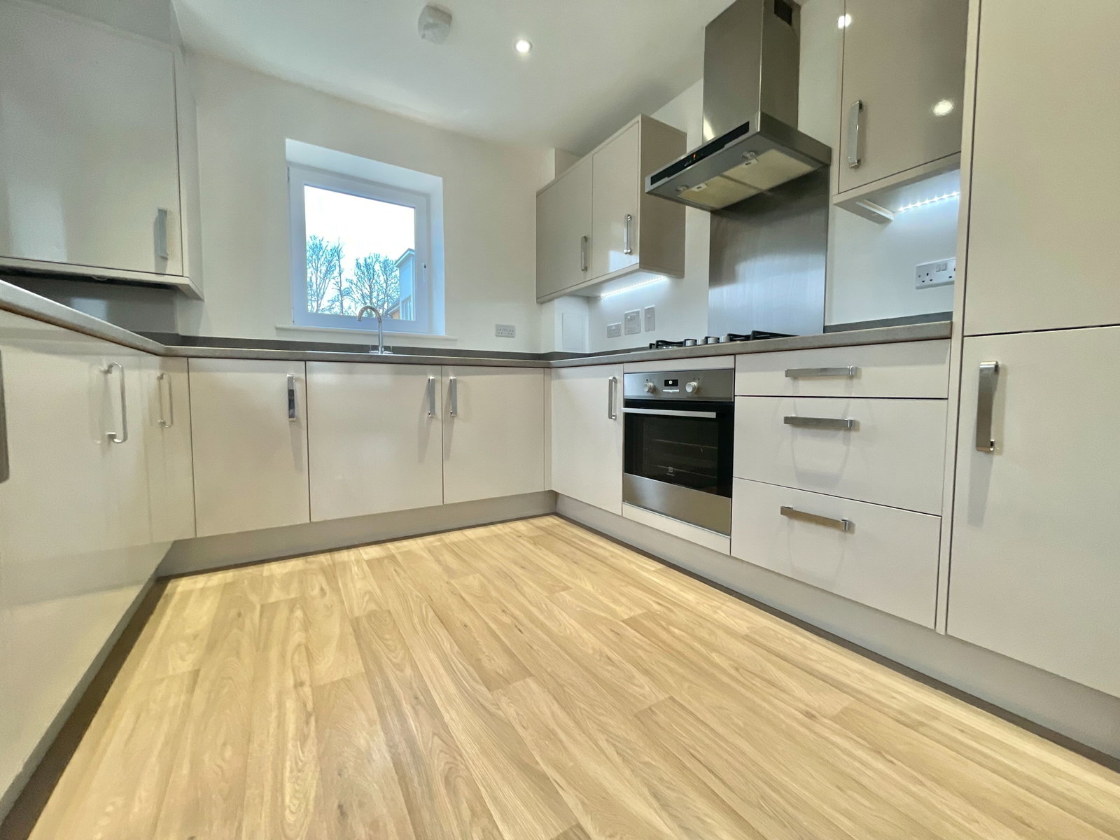 2 bed flat to rent in Russet Walk, Greenhithe, DA9 9WY 4