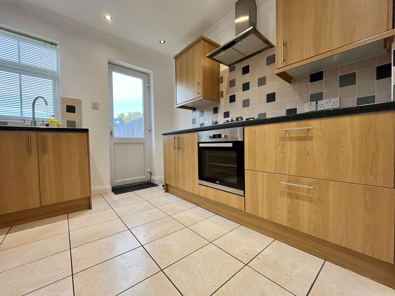 3 bed end of terrace house to rent in Park Road, Sittingbourne, ME10 1ES  - Property Image 5