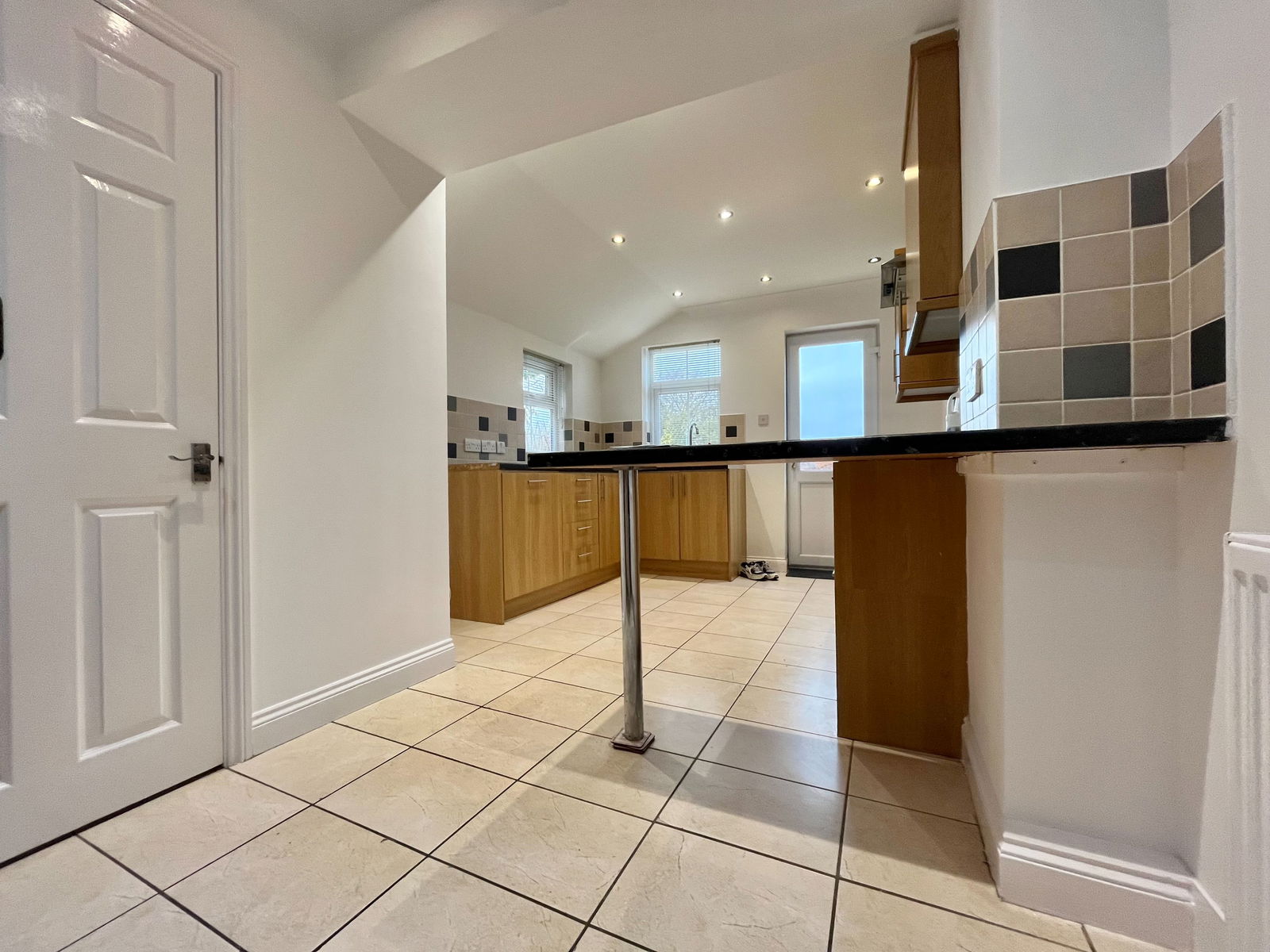 3 bed end of terrace house to rent in Park Road, Sittingbourne, ME10 1ES 3