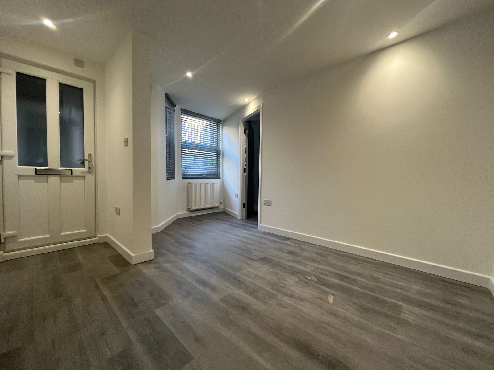 2 bed flat to rent in Darnley Street, Gravesend, DA11 0PJ 1