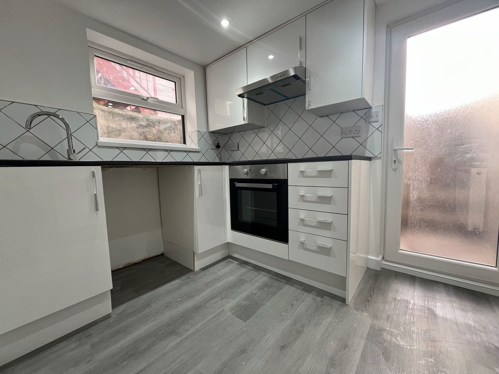 2 bed flat to rent in Darnley Street, Gravesend, DA11 0PJ  - Property Image 4