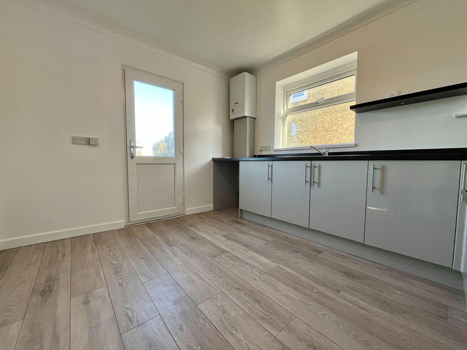 3 bed semi-detached house to rent in Cedar Road, Rochester, ME2 2JR 4