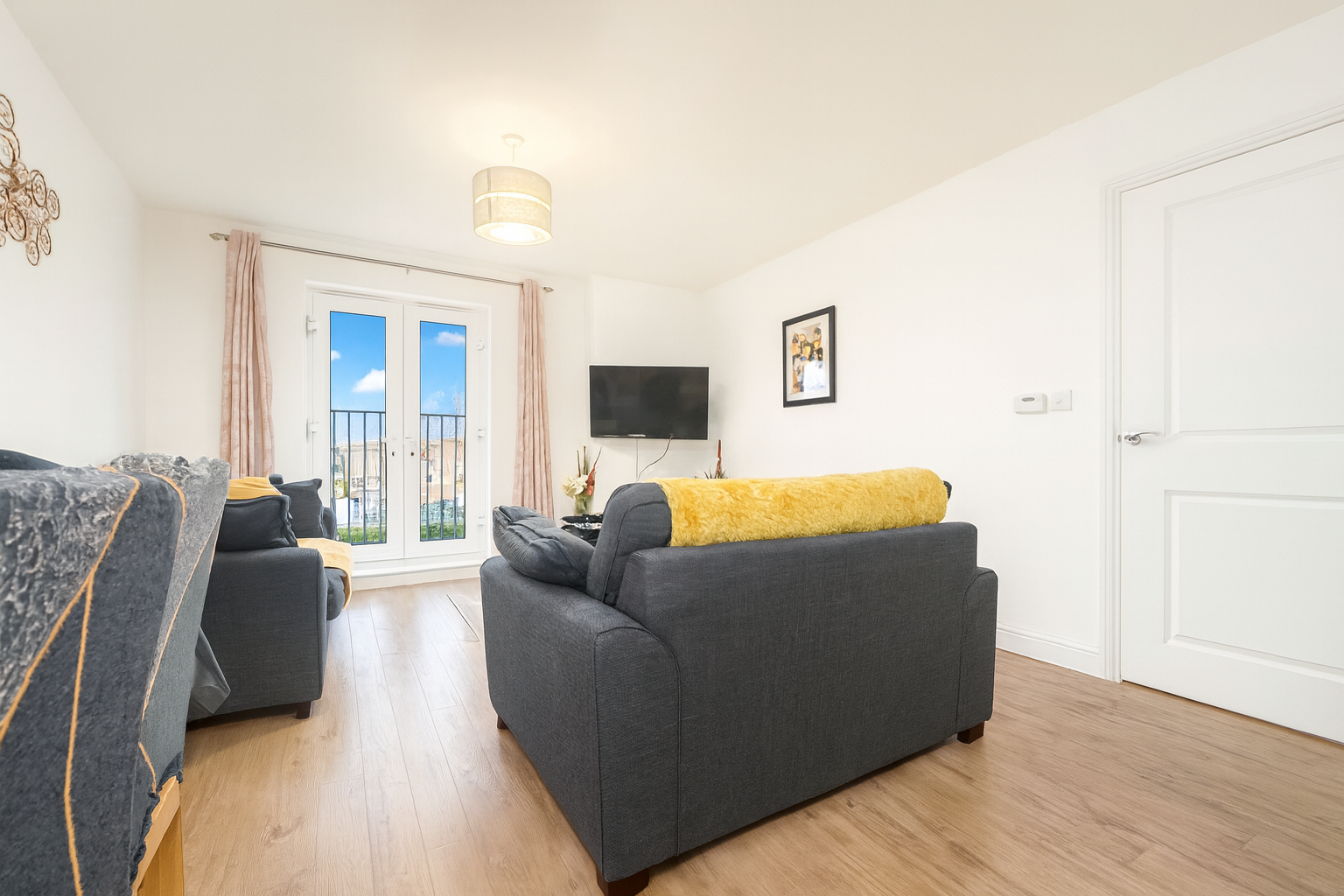 1 bed flat to rent in Vellum Drive, Sittingbourne, ME10 5AW 1