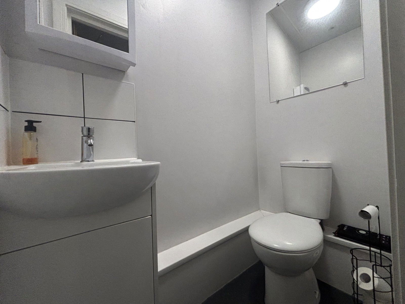 Retail property (high street) to rent in Queen Street, Gravesend, DA12 2EE  - Property Image 5