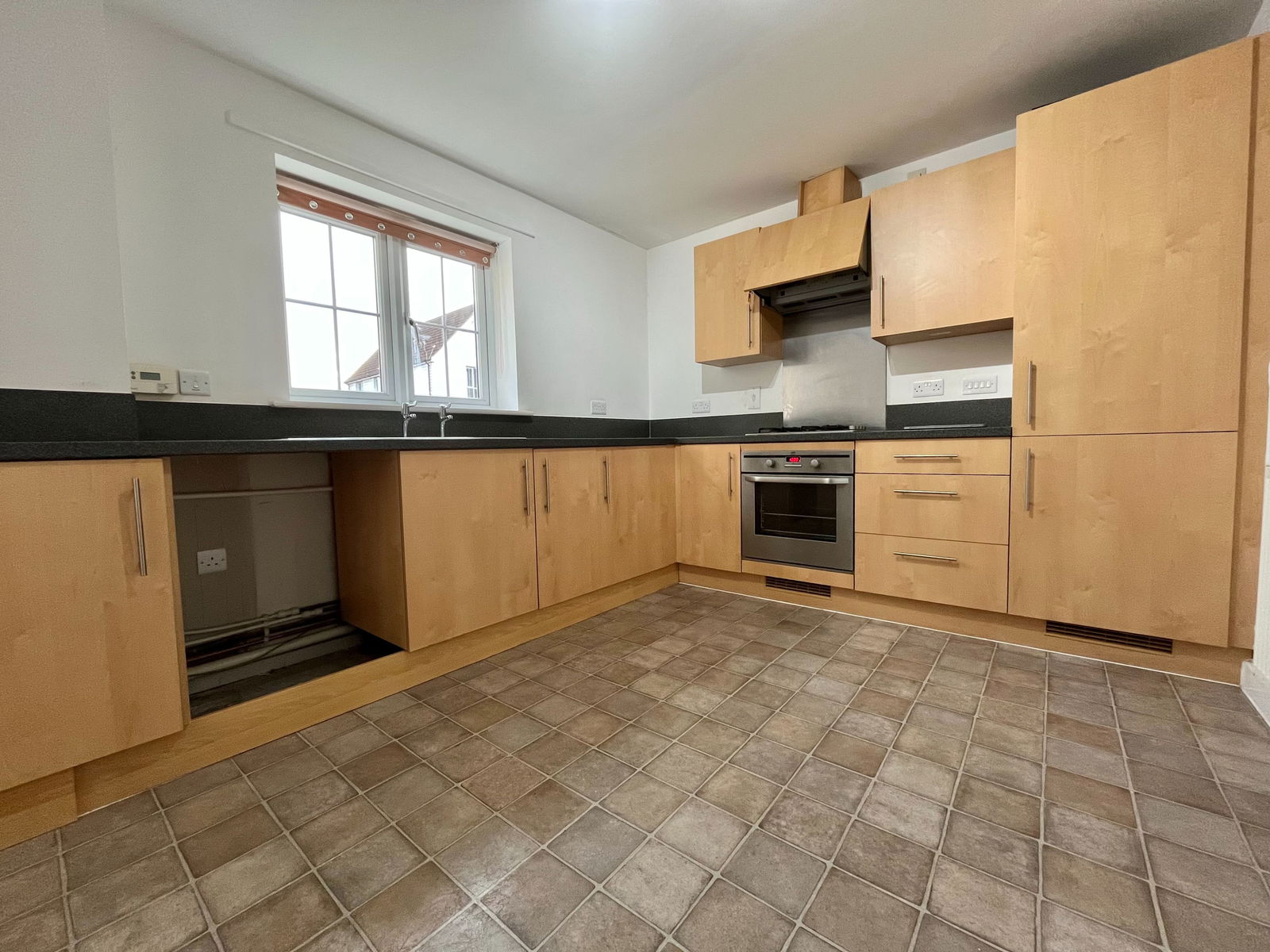 2 bed apartment to rent in Crossways, Sittingbourne, 	ME10 4BY  - Property Image 3