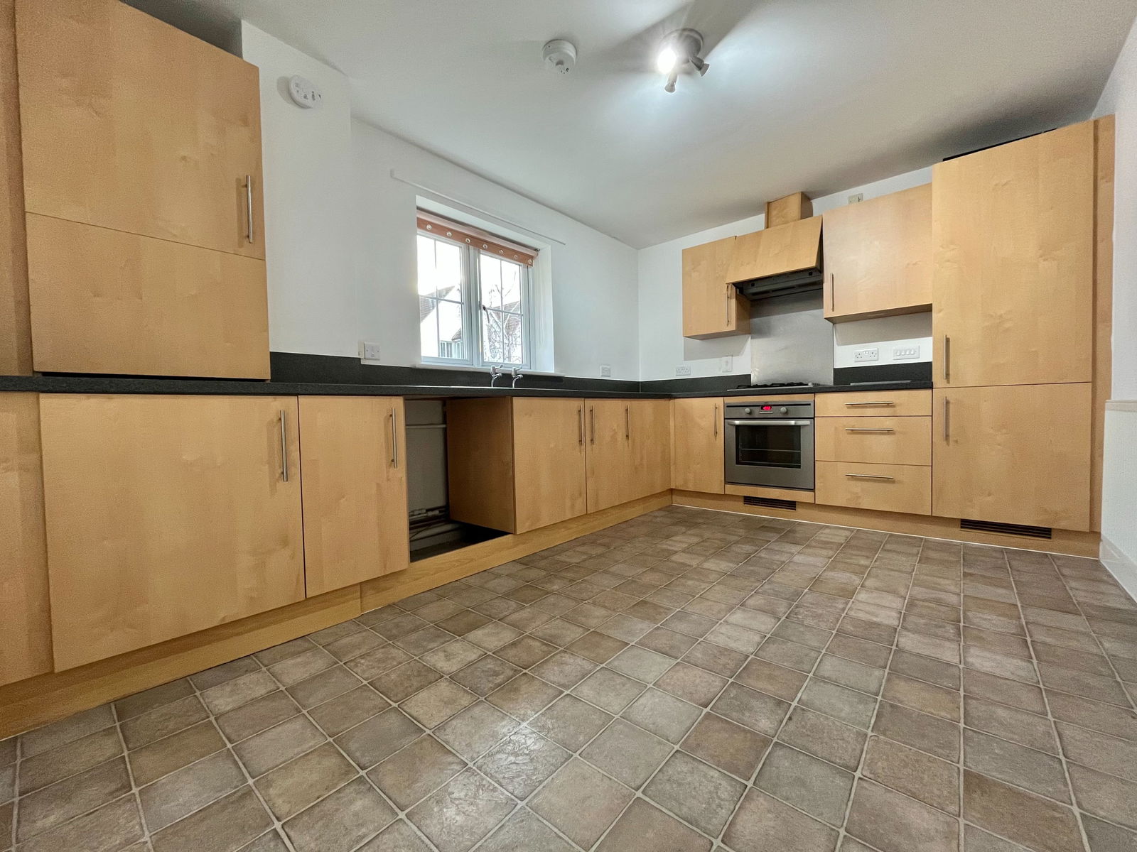 2 bed apartment to rent in Crossways, Sittingbourne, 	ME10 4BY  - Property Image 2