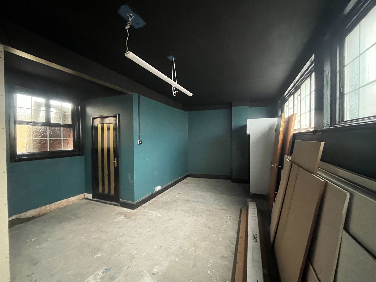 Pub to rent in Manor Road, Gravesend, DA12 1AA 2