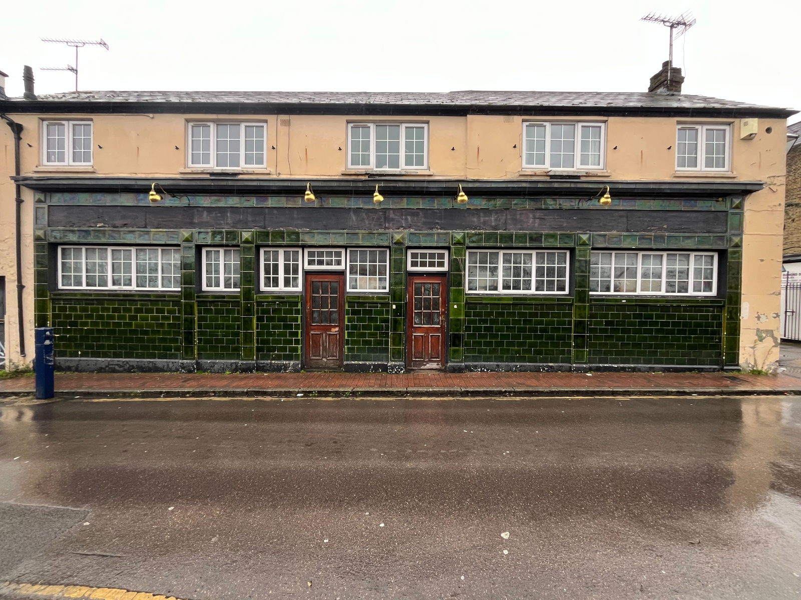 Pub to rent in Manor Road, Gravesend, DA12 1AA  - Property Image 1