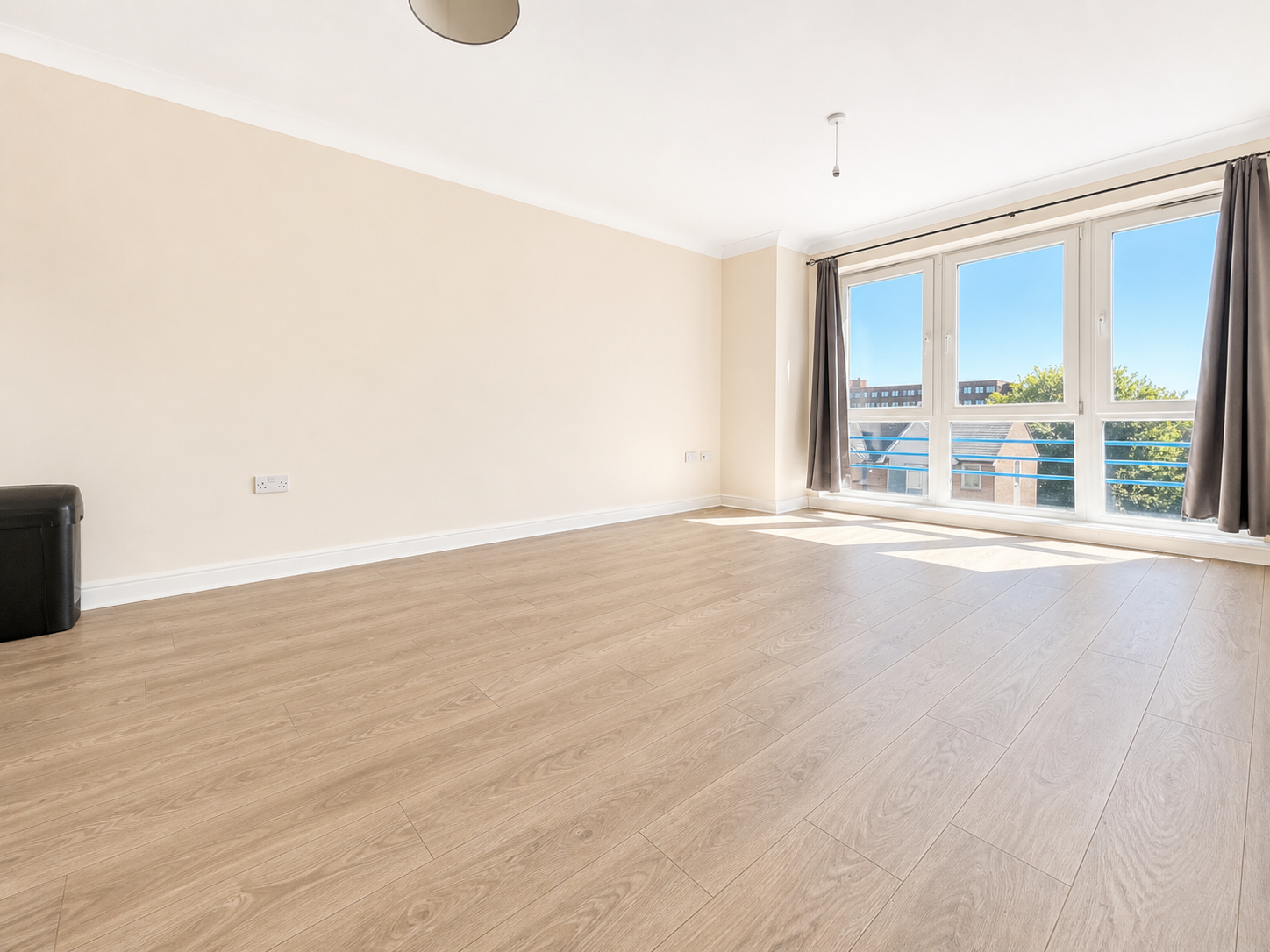 2 bed flat to rent in Stuart Road, Gravesend, DA11 0DT - Property Image 1
