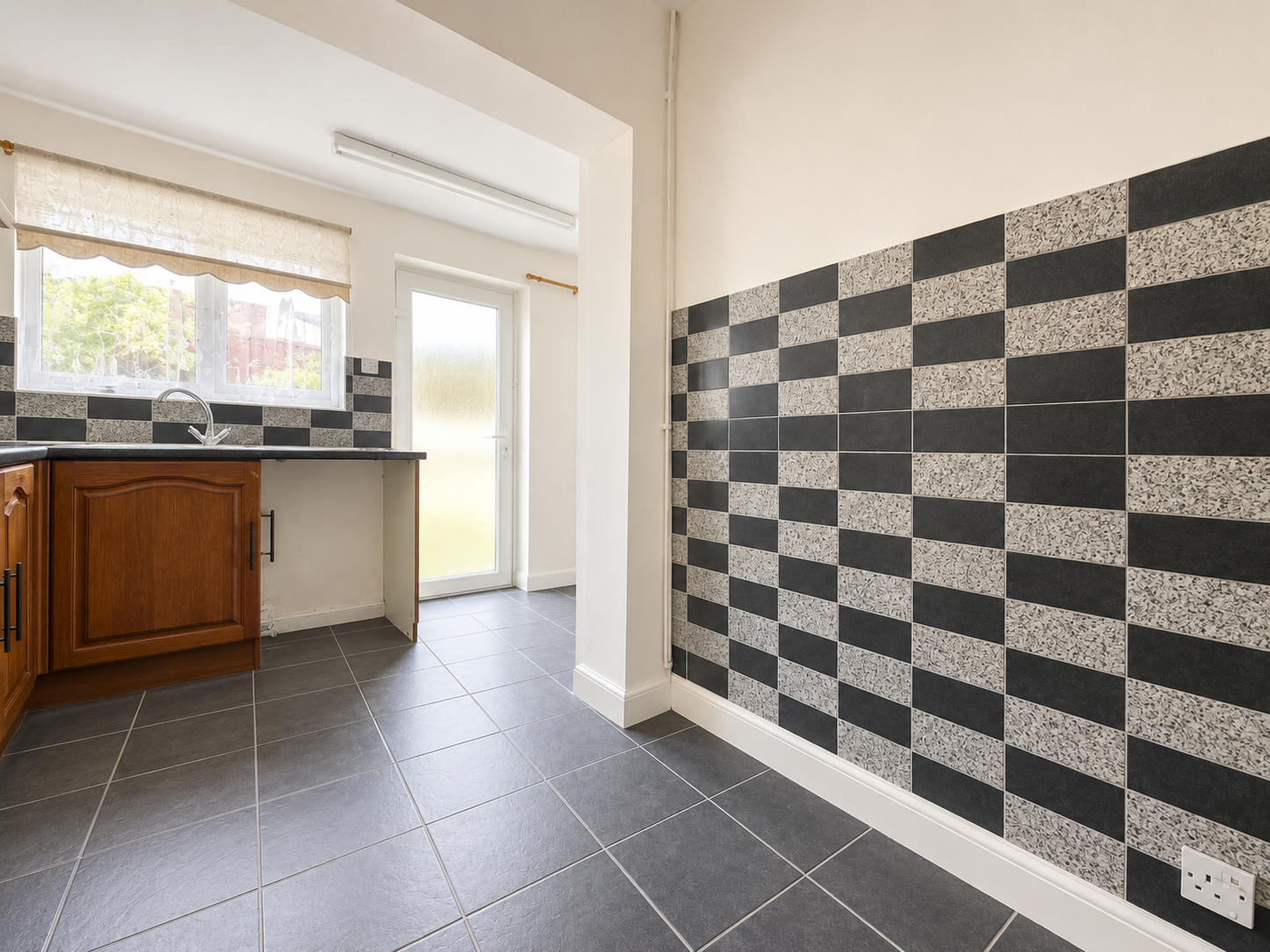 3 bed terraced house to rent in Hillingdon Road, Gravesend, DA11 7LQ  - Property Image 4