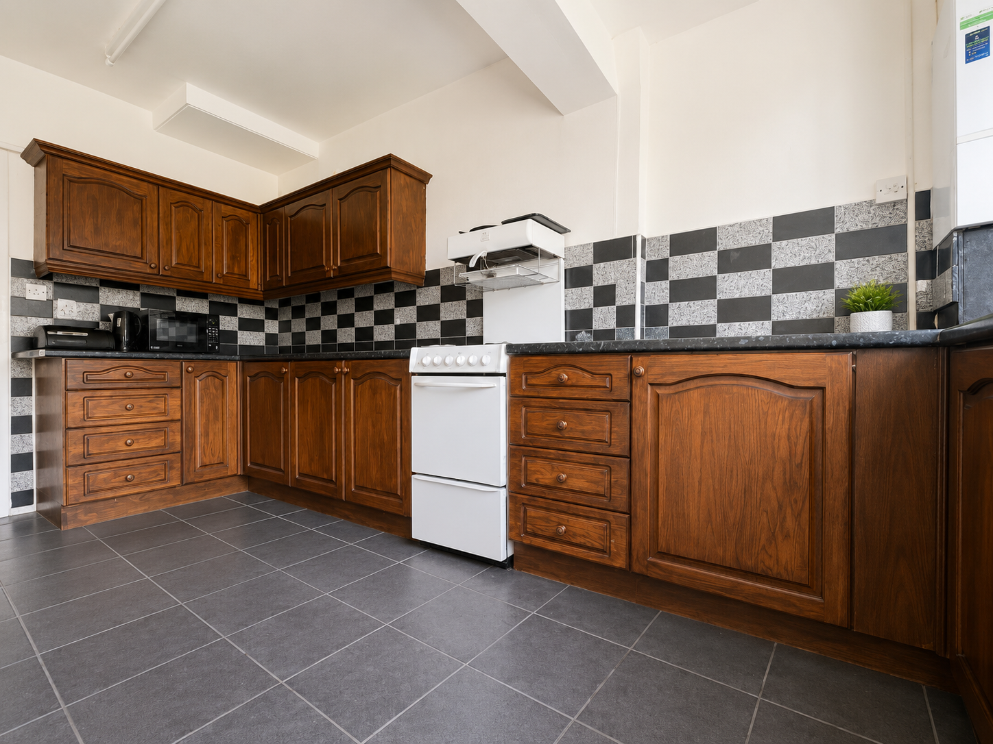 3 bed terraced house to rent in Hillingdon Road, Gravesend, DA11 7LQ  - Property Image 5