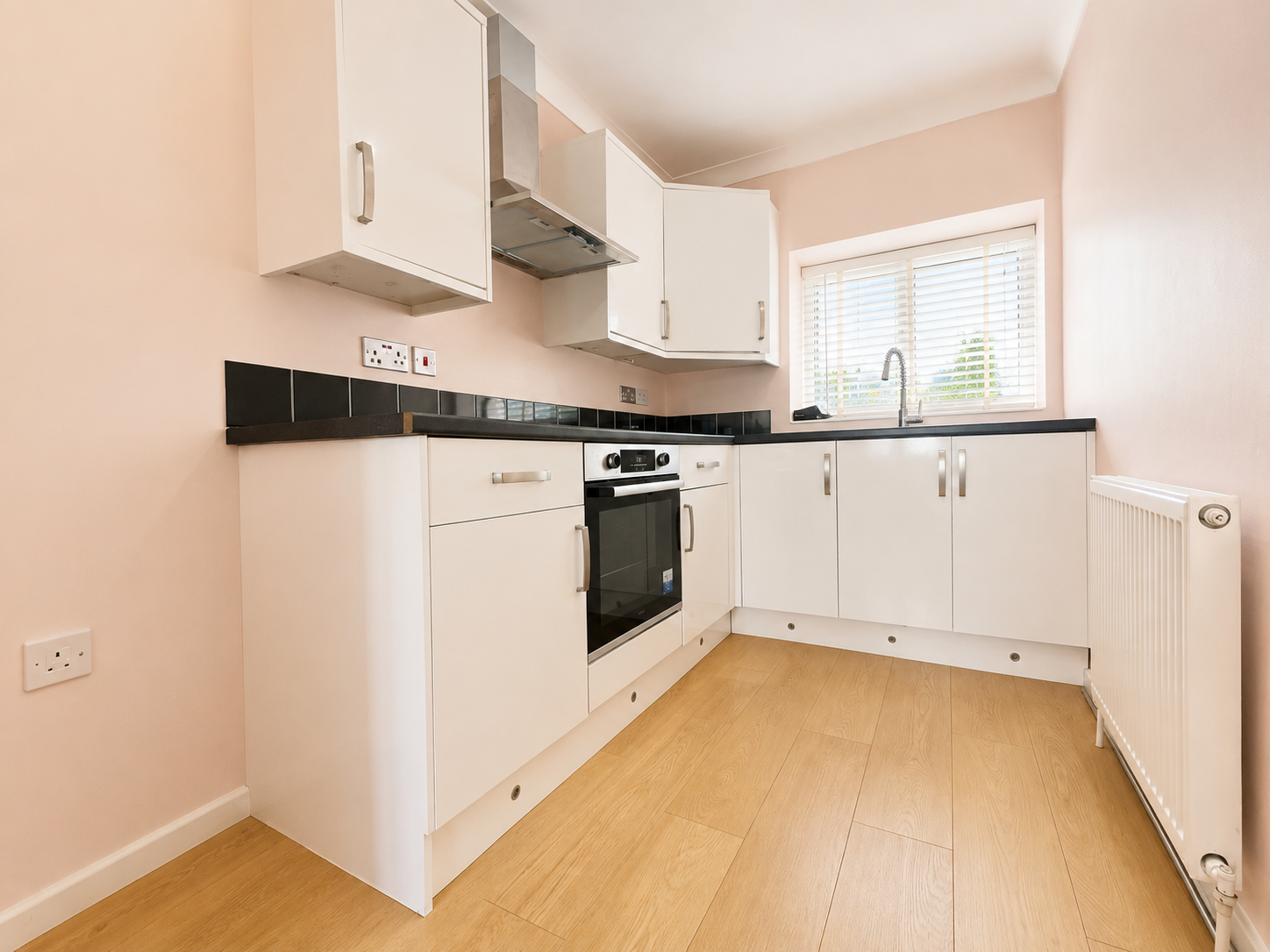 2 bed cottage to rent in Crown Quay Lane, Sittingbourne, ME10 3JQ  - Property Image 2