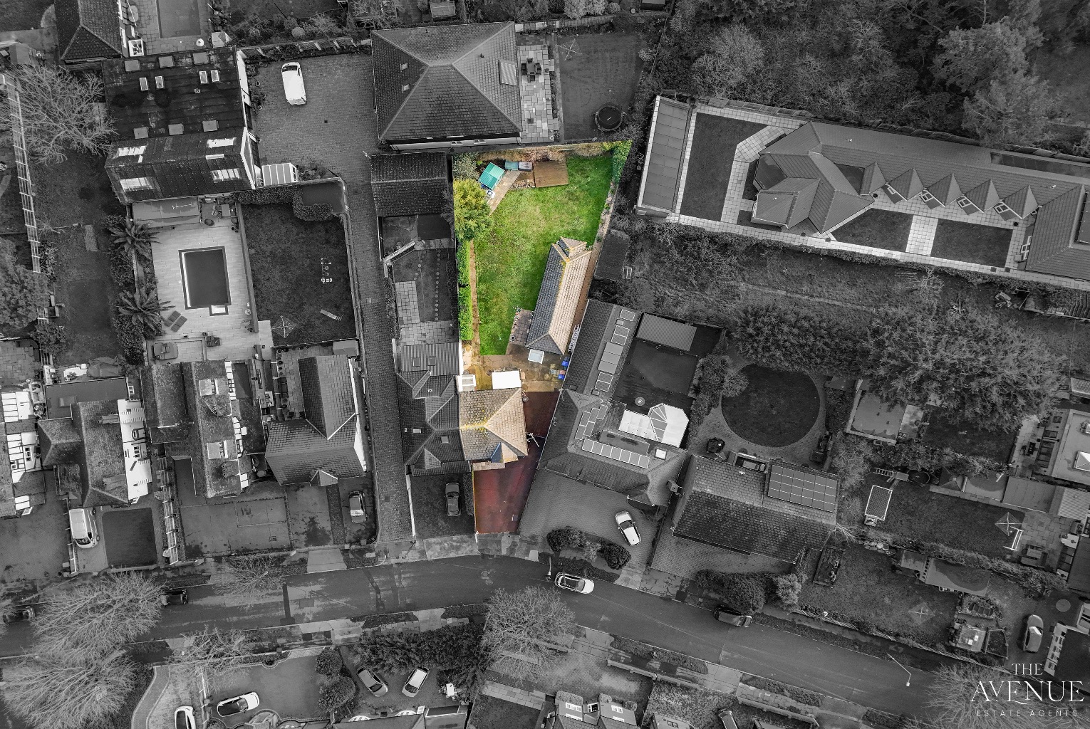 4 bed semi-detached house for sale in Chestnut Avenue, Grays  - Property Image 1