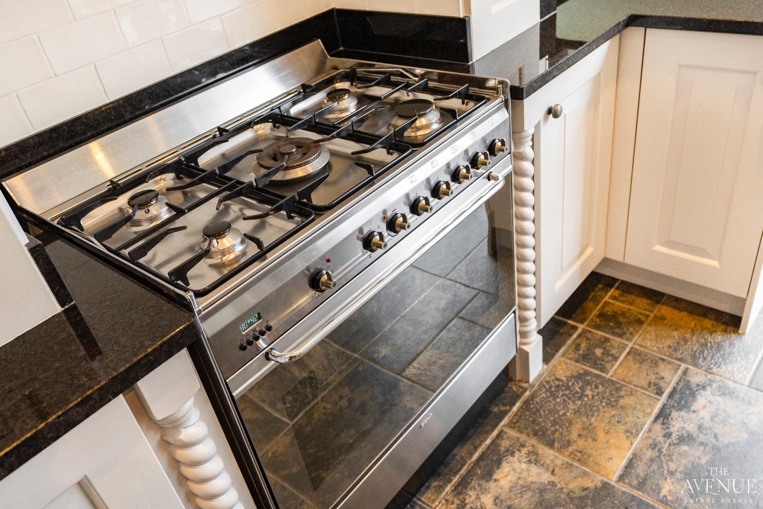 4 bed detached house for sale in Chestnut Avenue, North Grays 8