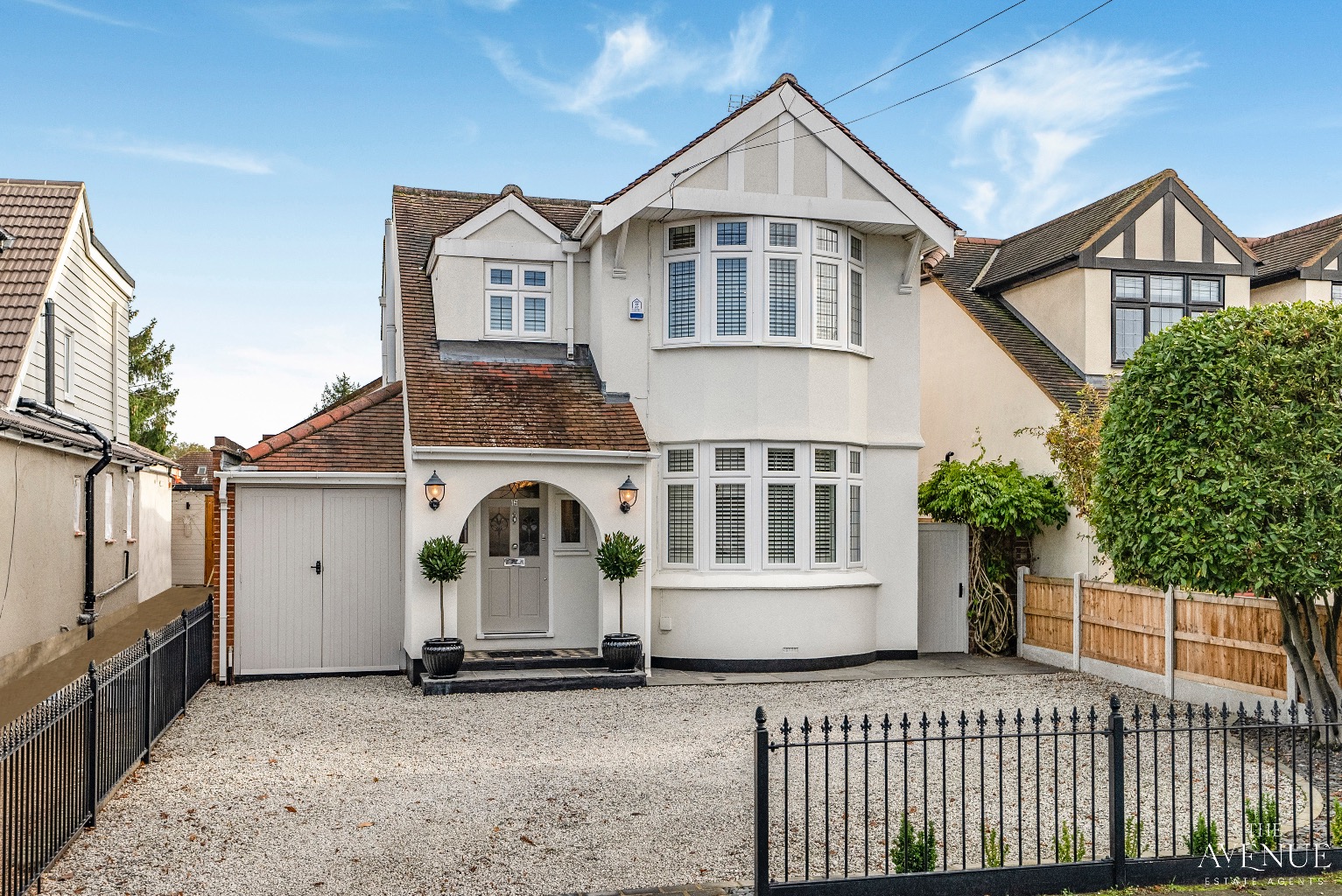 4 bed detached house for sale in Chestnut Avenue, North Grays  - Property Image 1