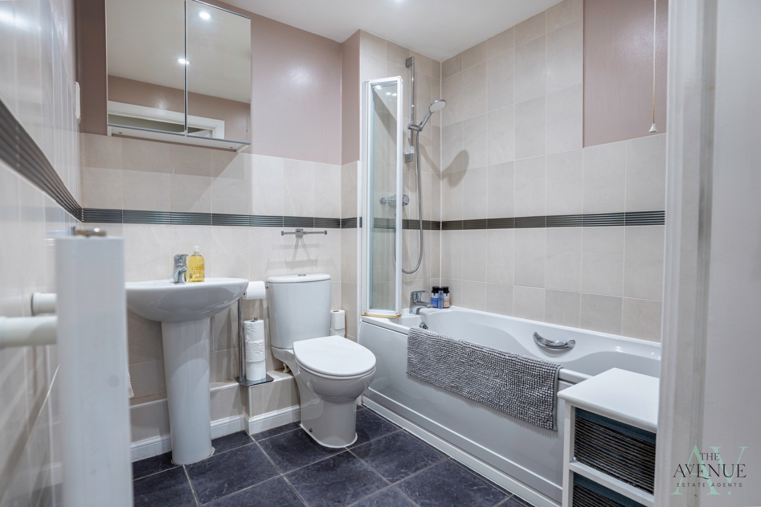 2 bed flat for sale in Frobisher Gardens, Chafford Hundred 7