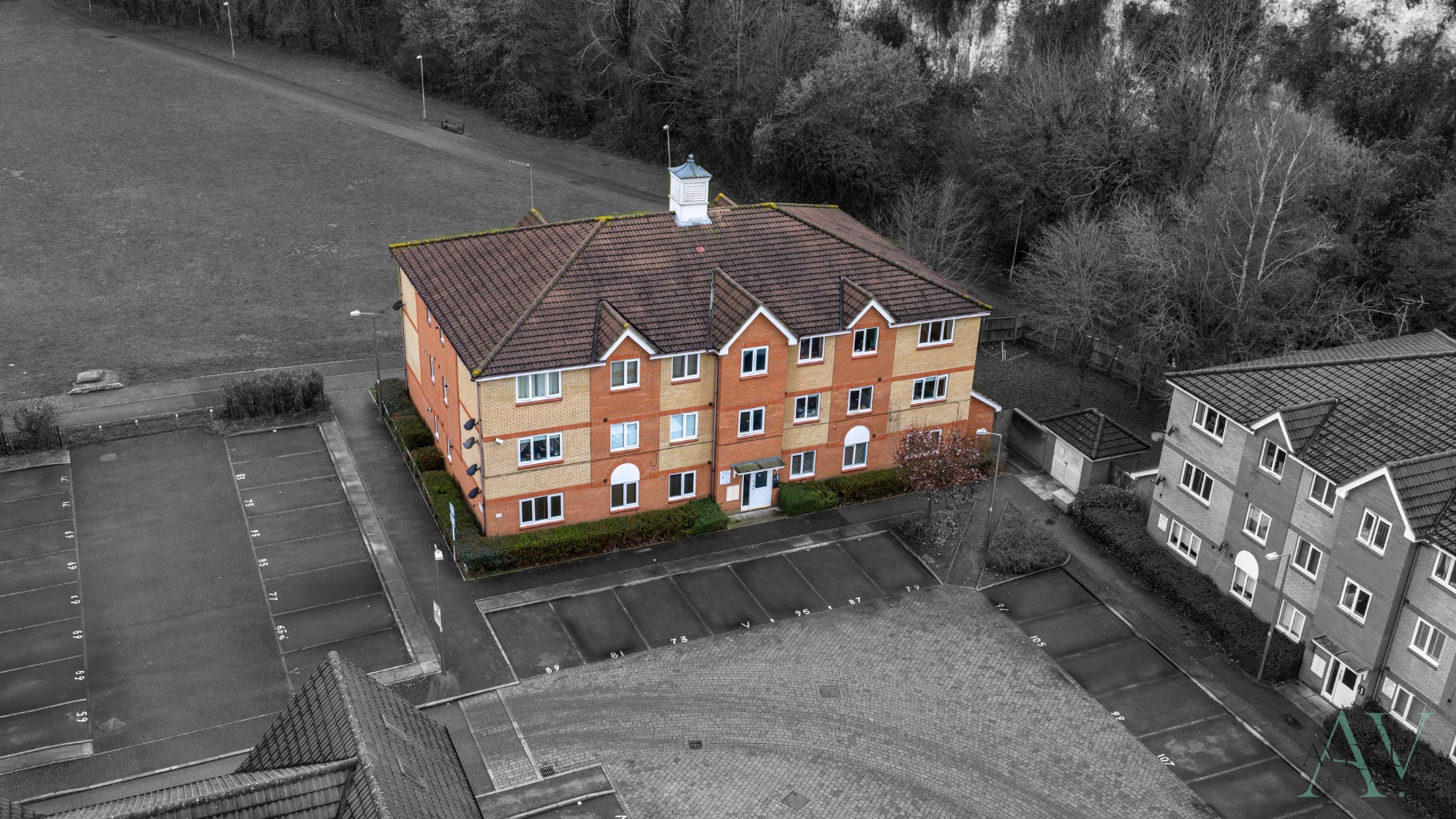 2 bed flat for sale in Frobisher Gardens, Chafford Hundred  - Property Image 1