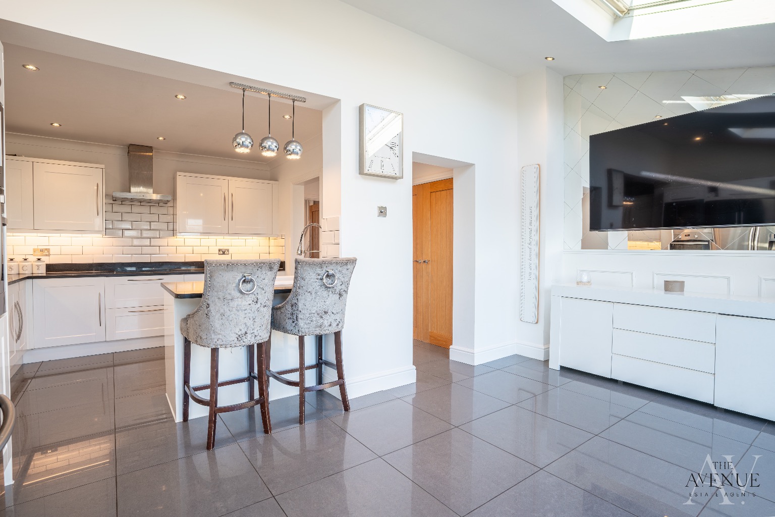 5 bed terraced house for sale in Maclennan Avenue, Rainham 1